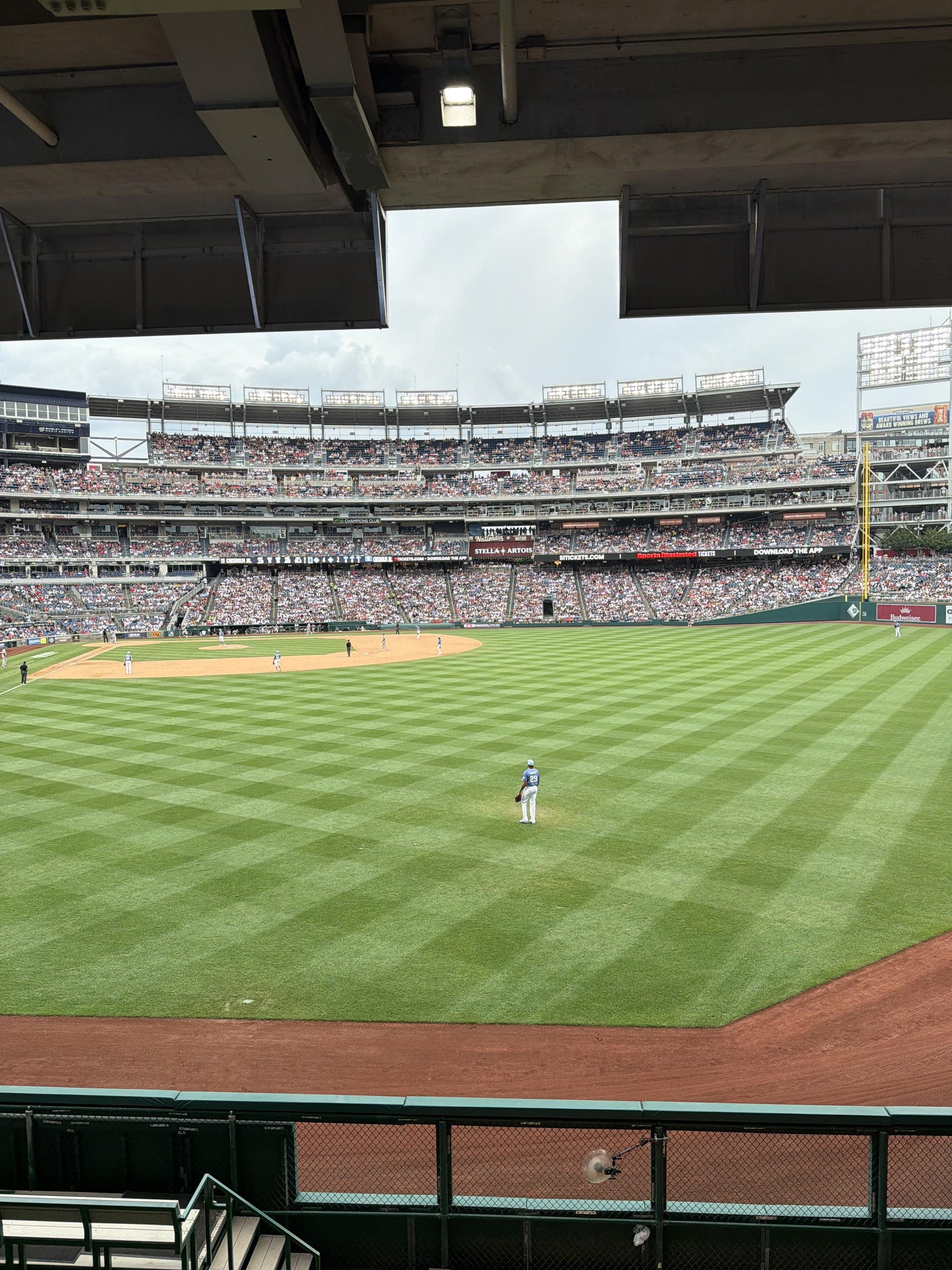 Vue réelle des fans prise de la Section 139 au site Nationals Park par Evita D