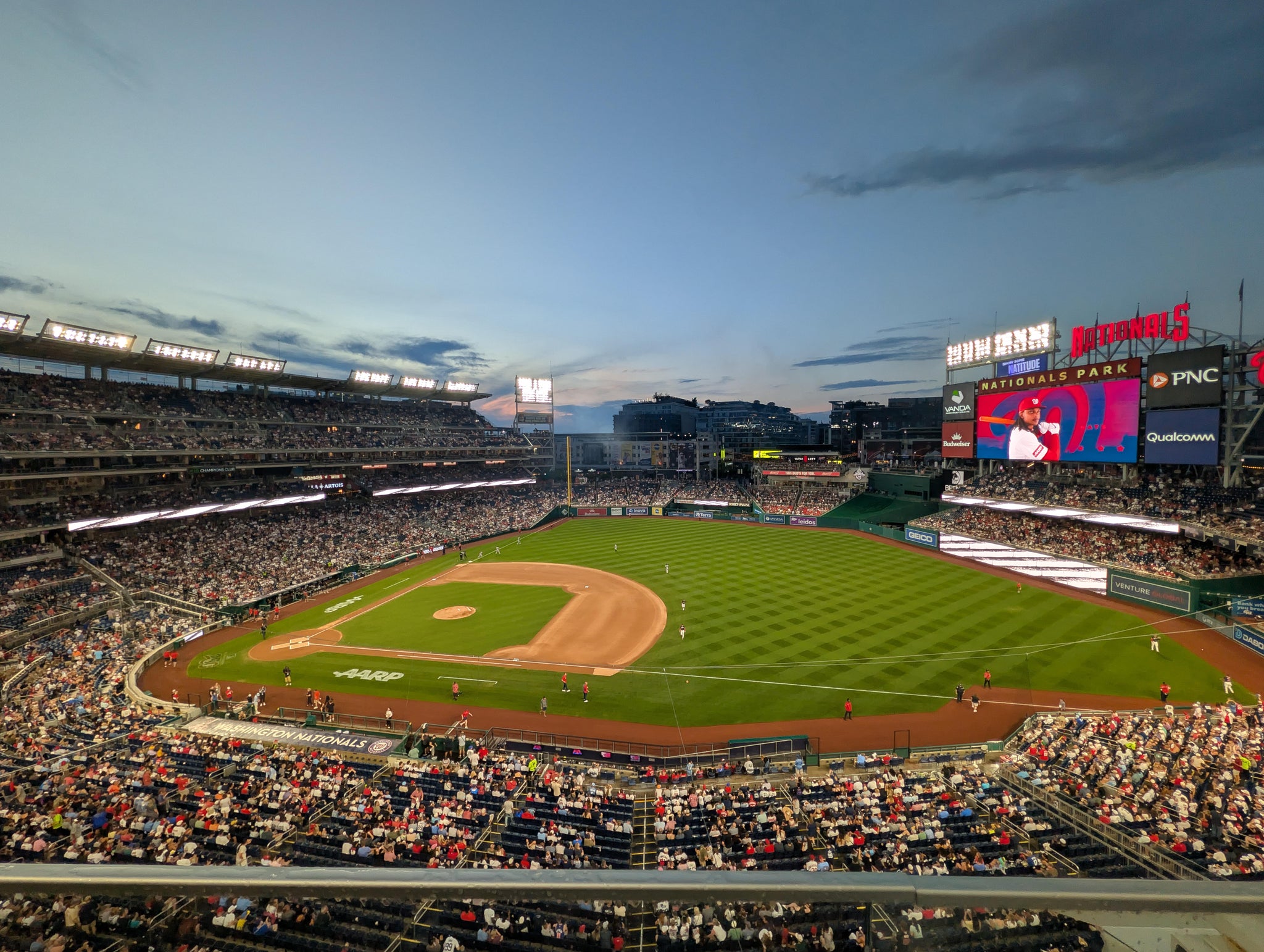 Vue réelle des fans prise de la Section 321 au site Nationals Park par Matthew C