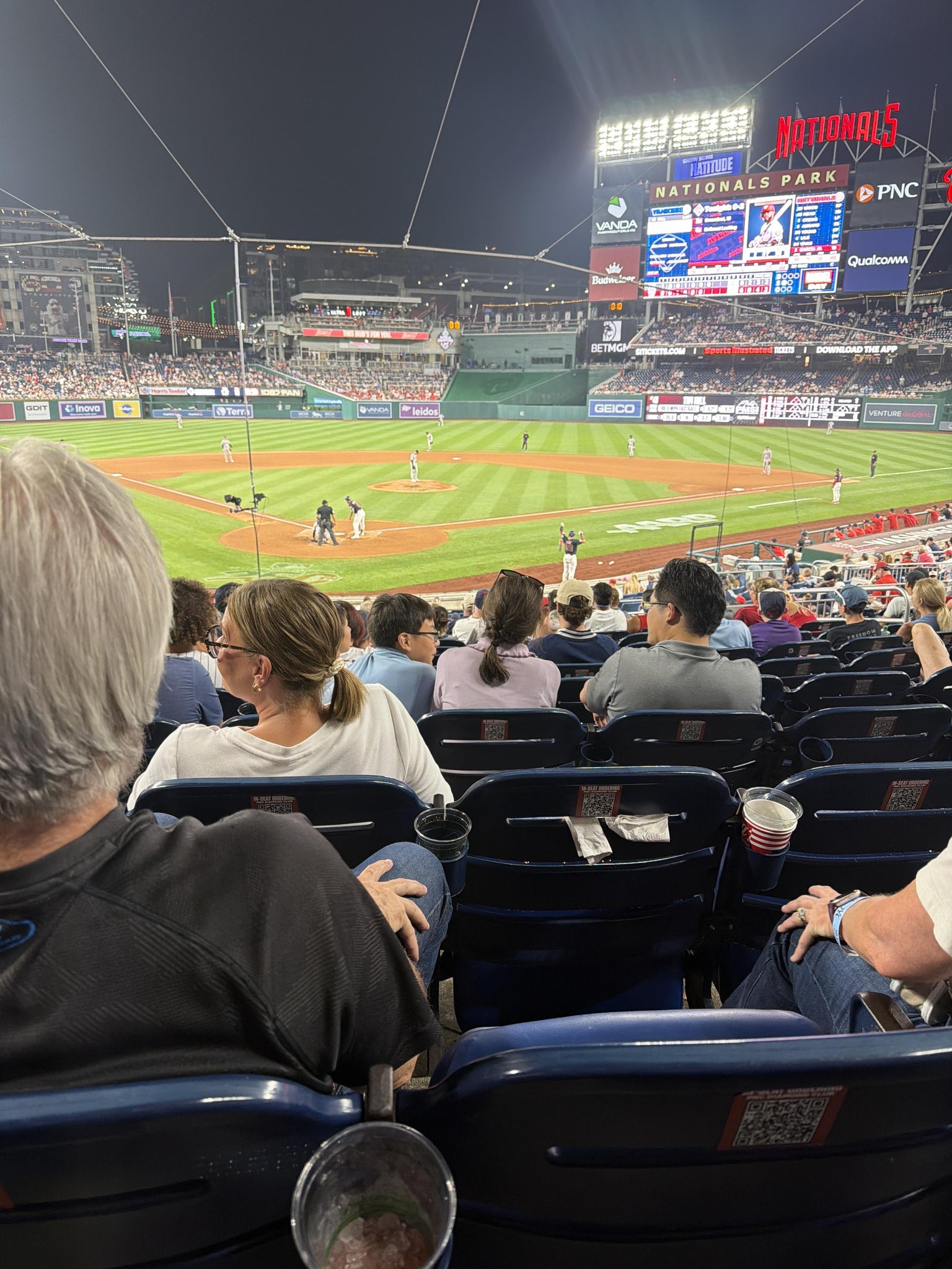 Vue réelle des fans prise de la PNC Diamond Club 125 au site Nationals Park par Evonne S