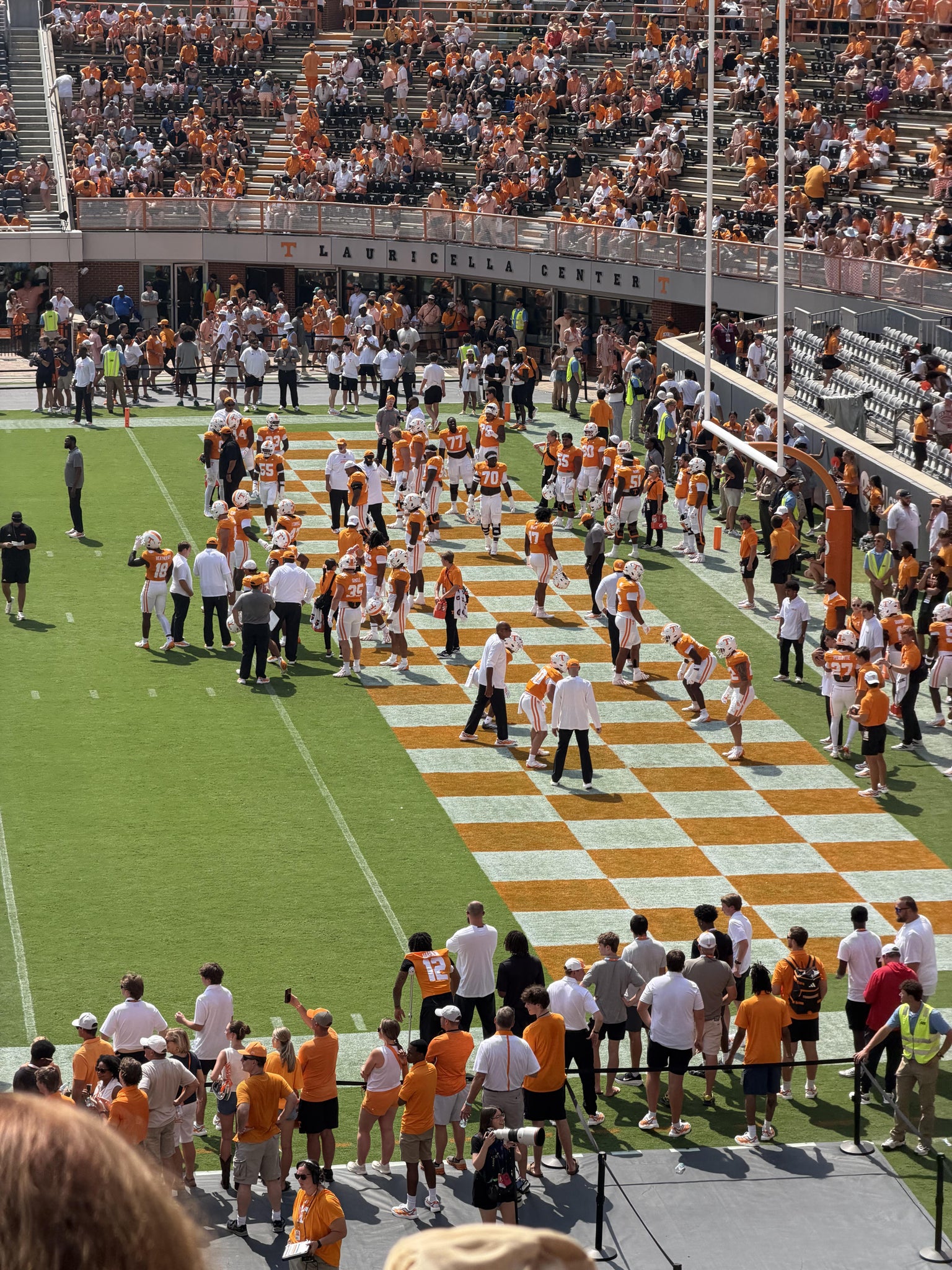 Vue réelle des fans prise de la Section A au site Neyland Stadium par Danny O