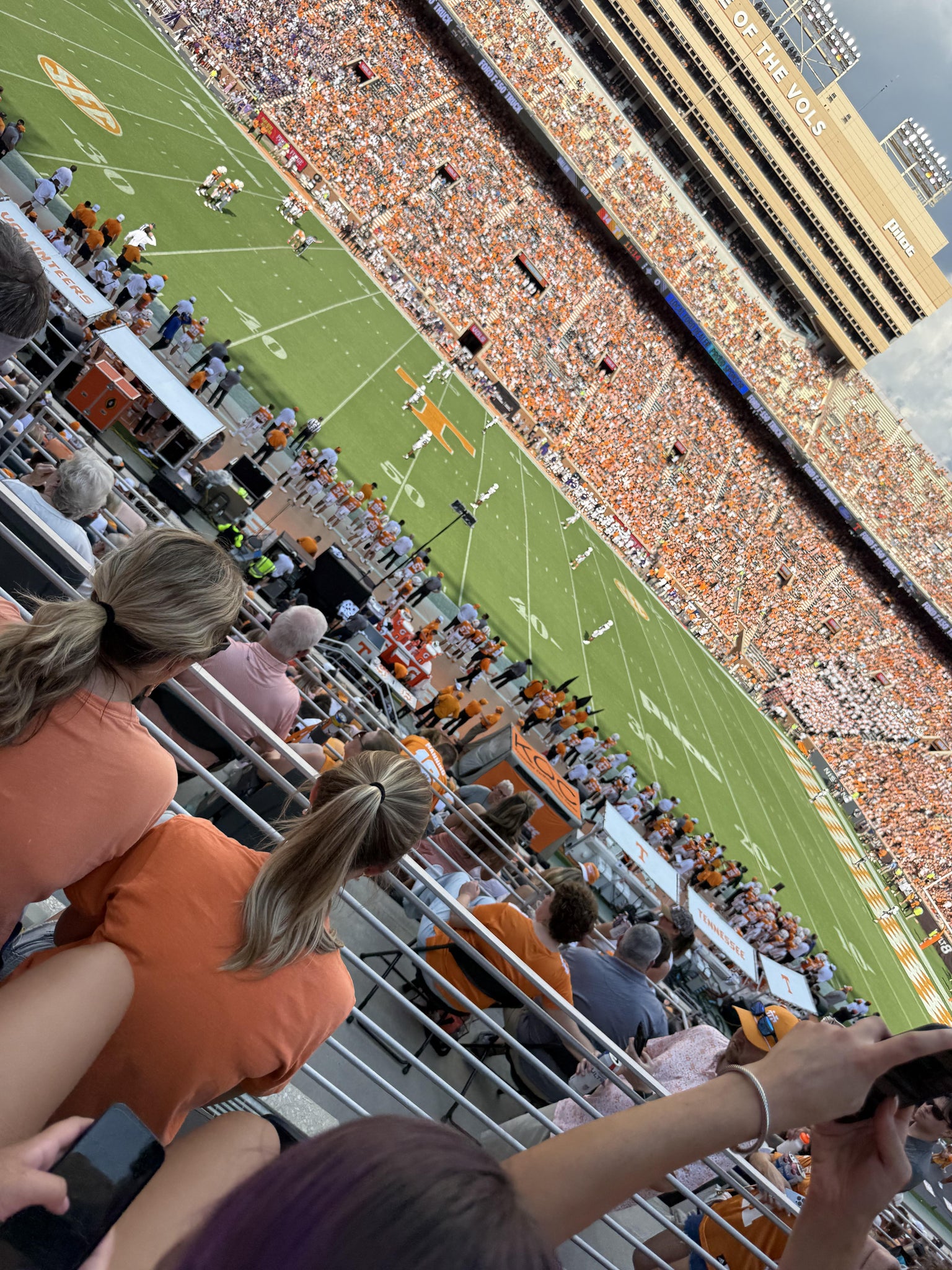 Vue réelle des fans prise de la Section U au site Neyland Stadium par Wesley A