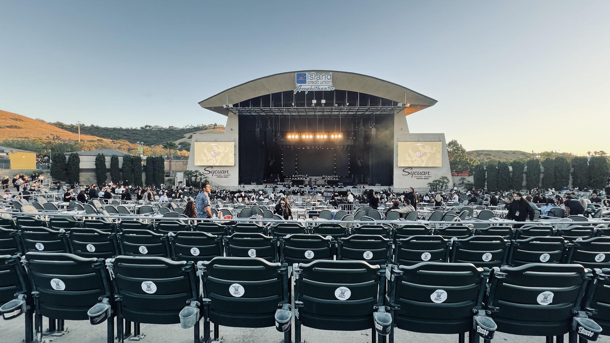 Vue réelle des fans prise de la Middle 205 au site North Island Credit Union Amphitheatre par Annette V