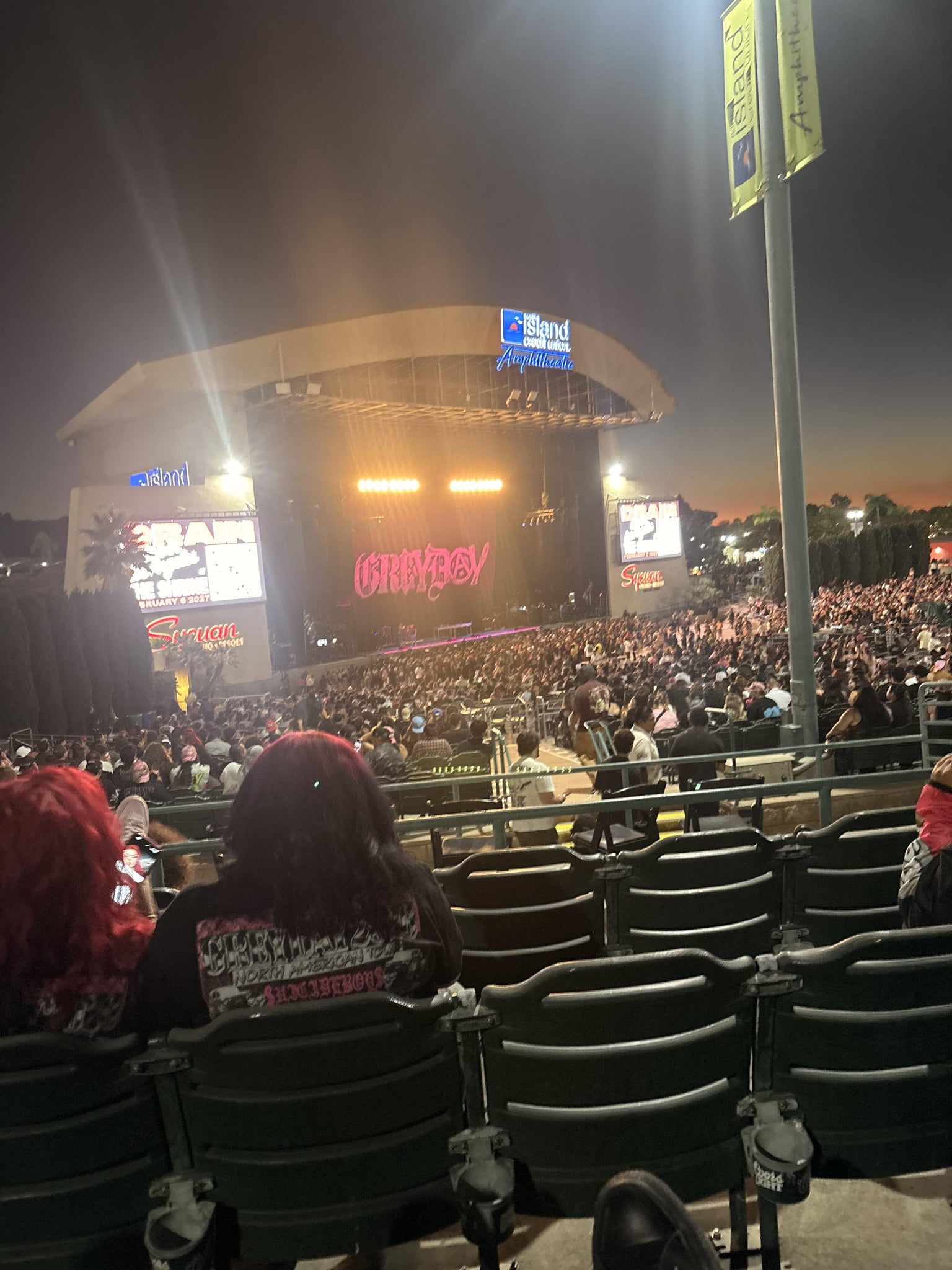 Vue réelle des fans prise de la Upper 305 au site North Island Credit Union Amphitheatre par Victoria P