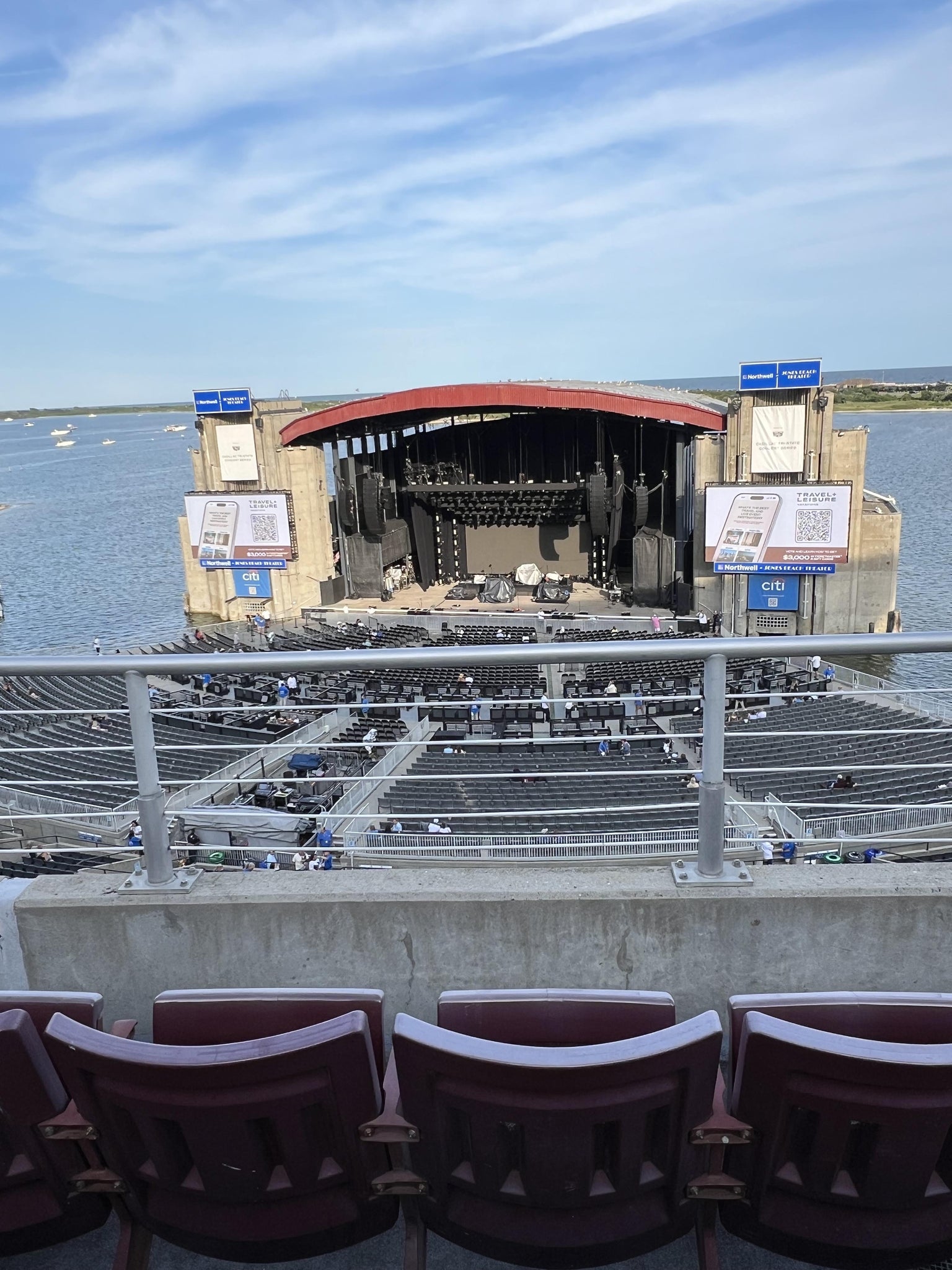 Vue réelle des fans prise de la Section 304 au site Northwell Health at Jones Beach Theater par Glenn N
