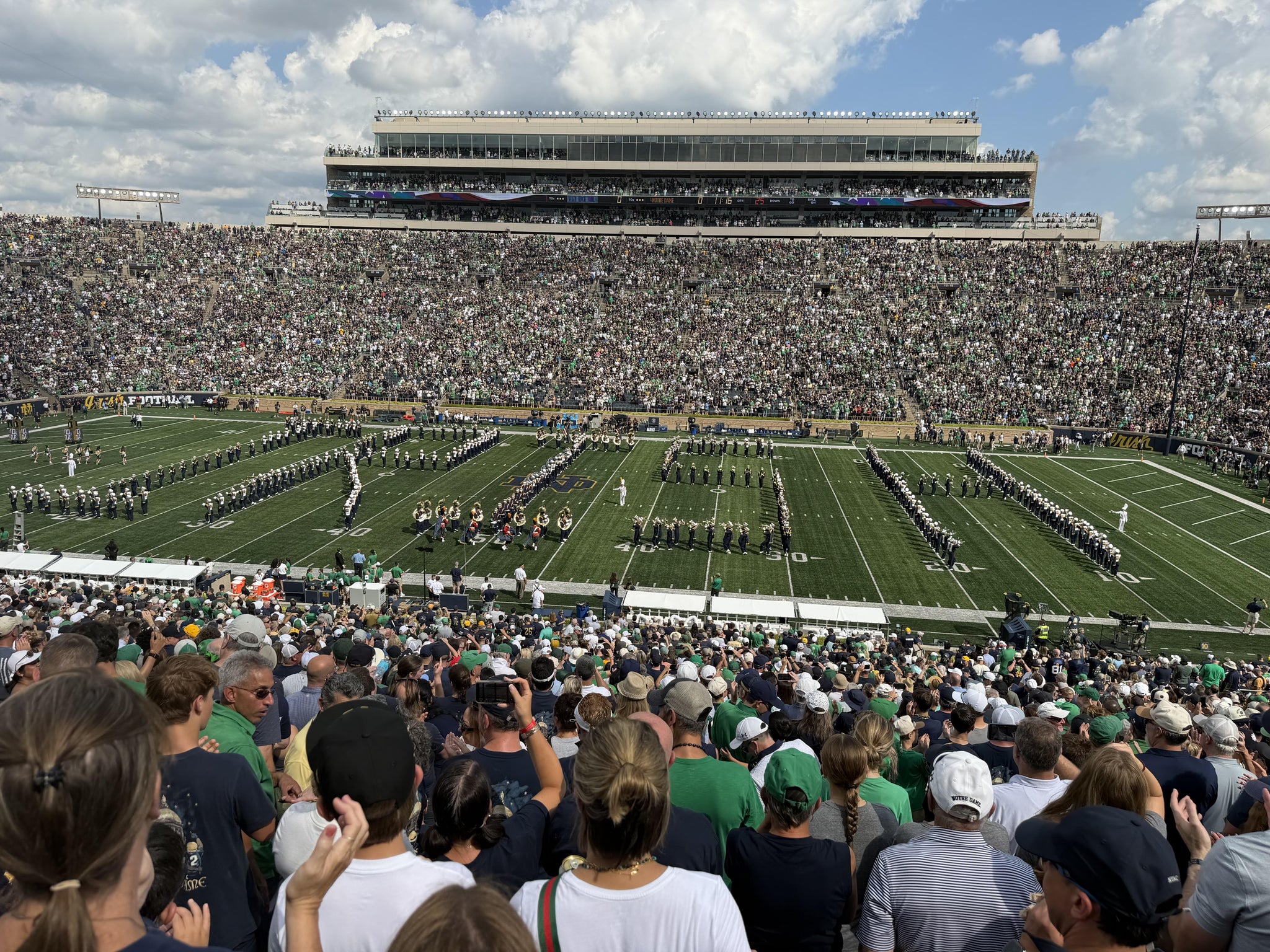Vue réelle des fans prise de la Section 27 au site Notre Dame Stadium par Jim G