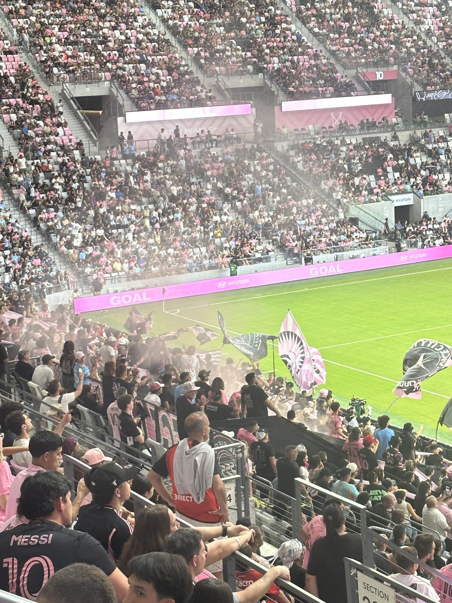 Vue réelle des fans prise de la Section 235 au site Nu Stadium par Janaina S