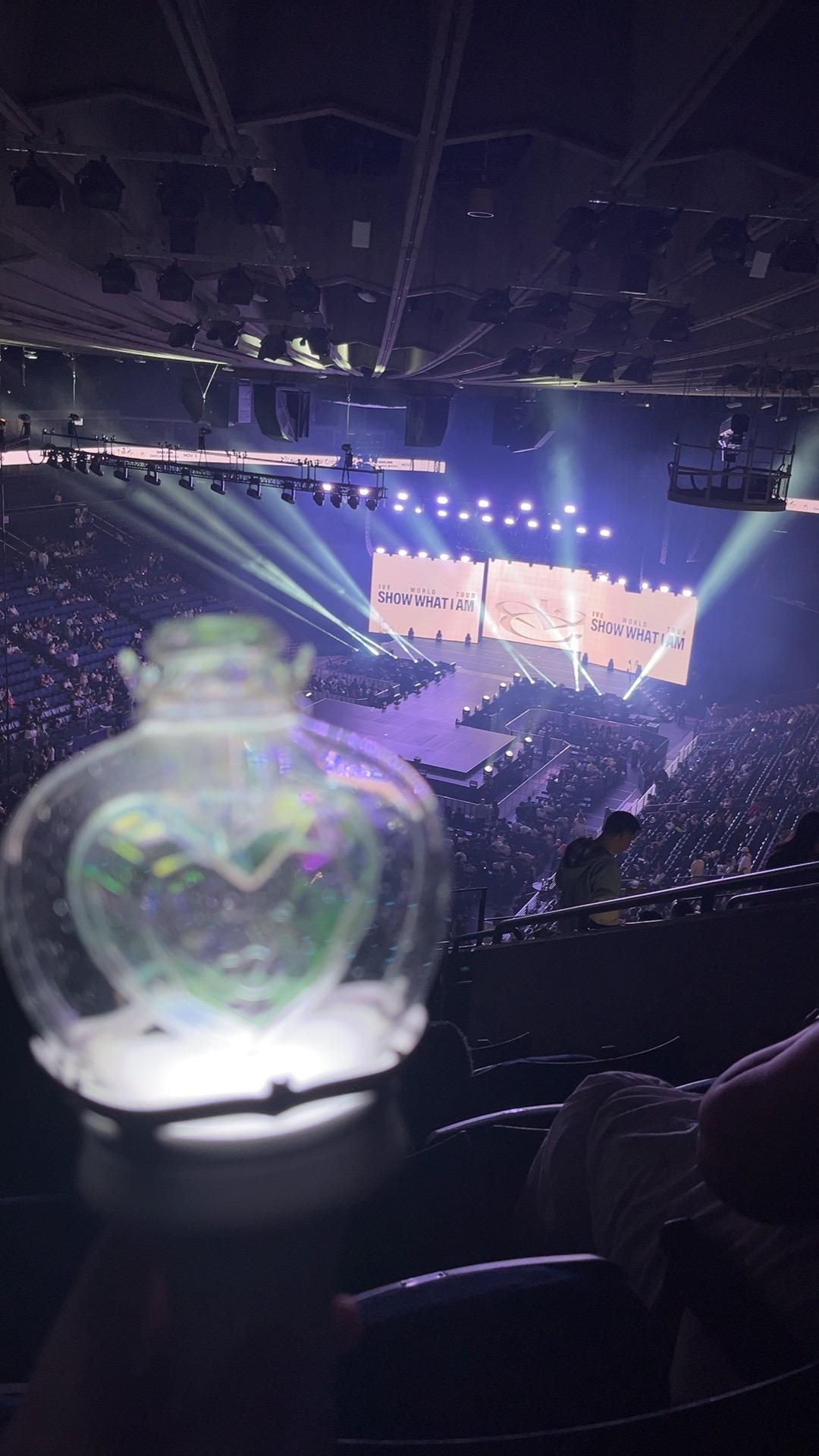 Vue réelle des fans prise de la Section 206 au site Oakland Arena par Kim D