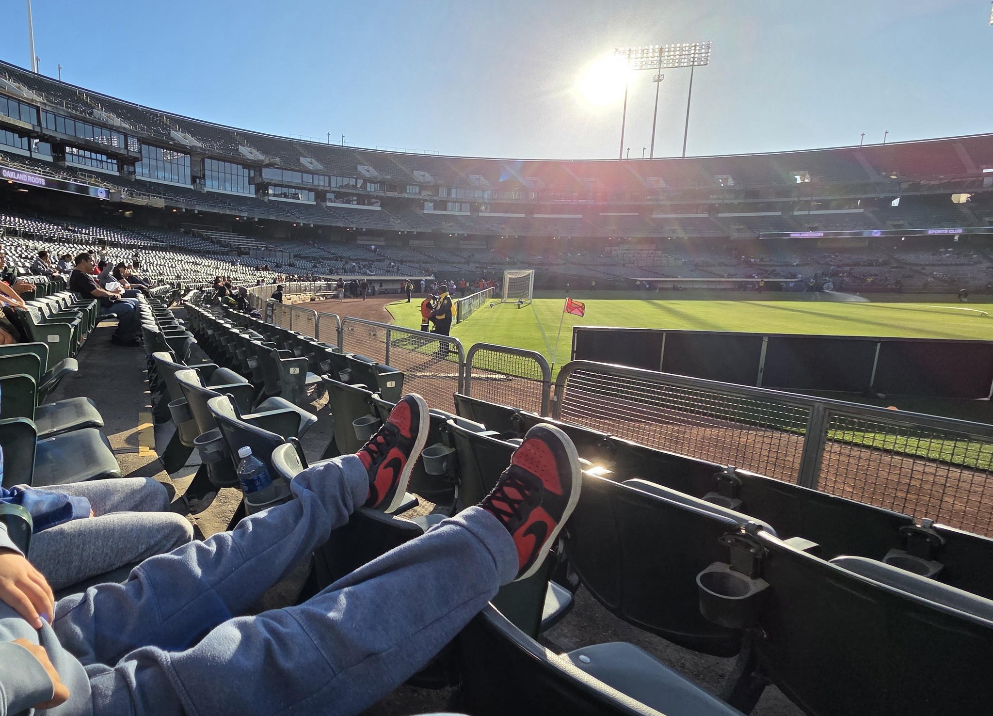 Vue réelle des fans prise de la Front 105 au site Oakland Coliseum par Anonymous User
