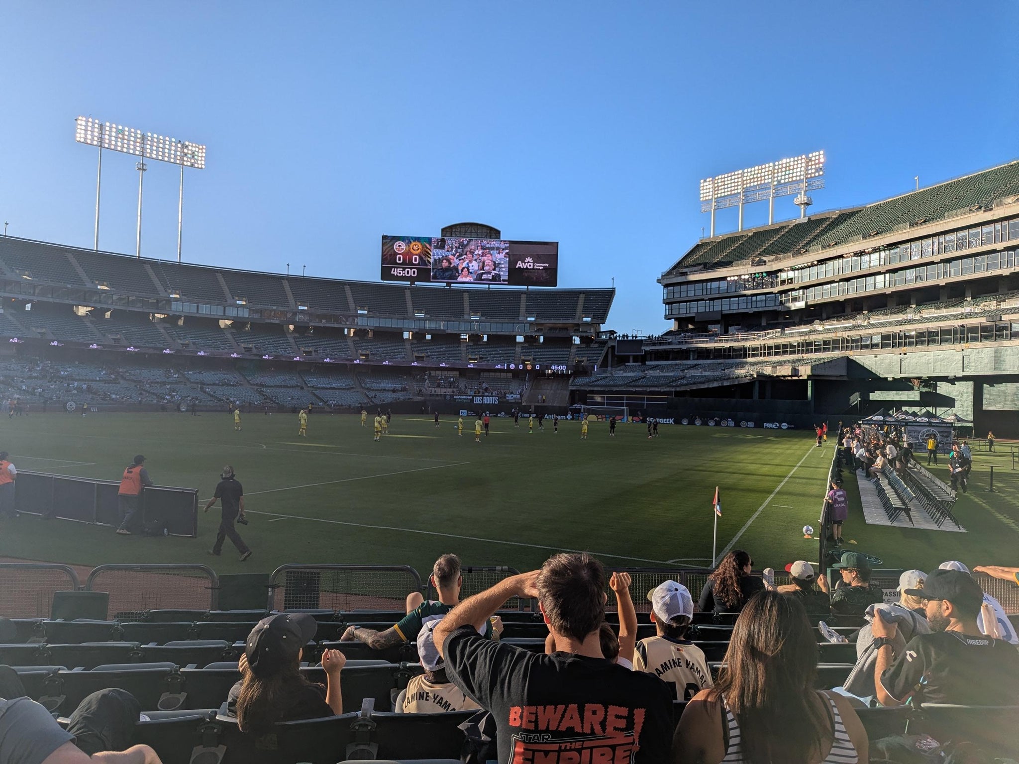 Vue réelle des fans prise de la Front 107 au site Oakland Coliseum par Levi P