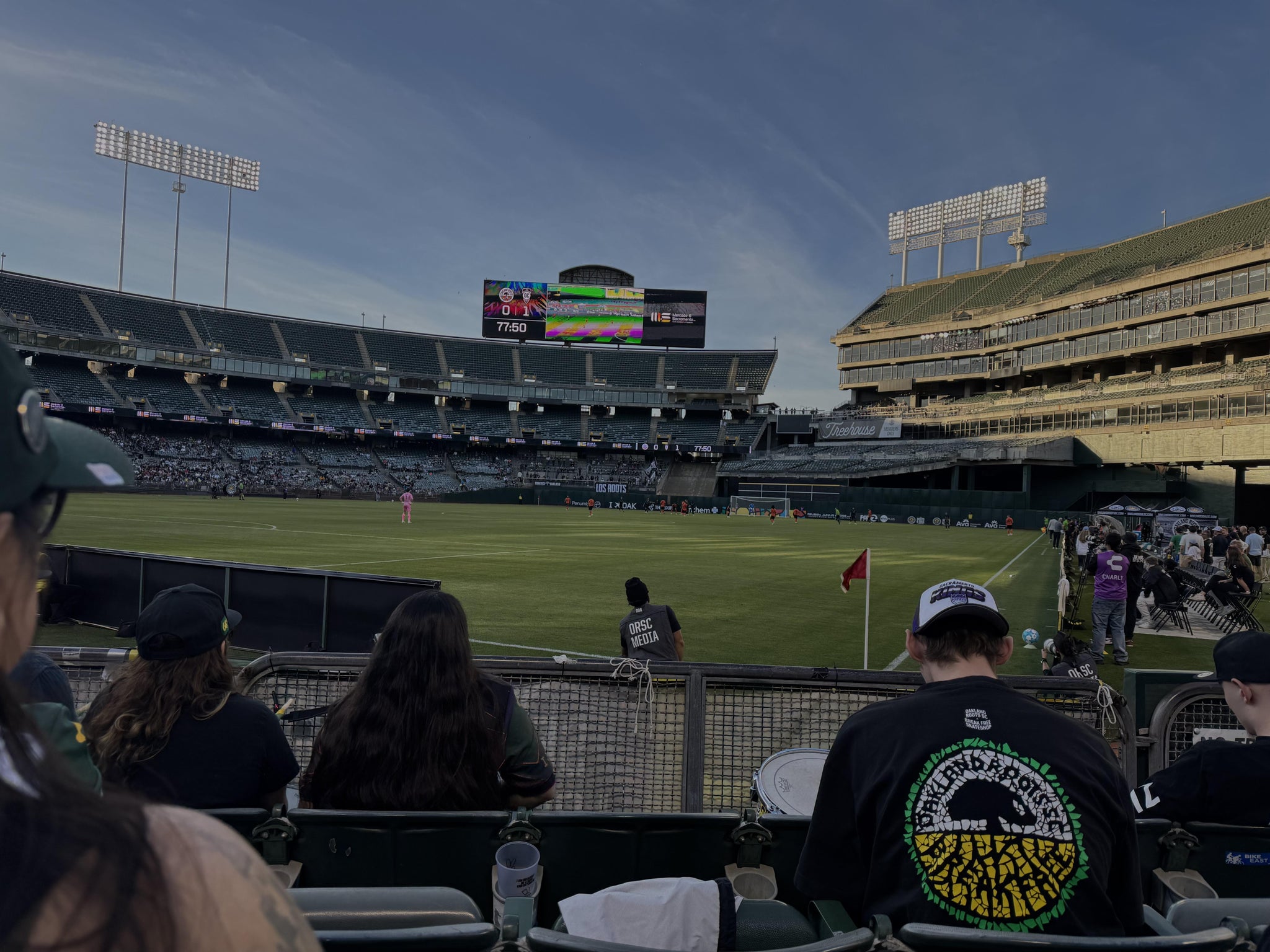 Vue réelle des fans prise de la Front 110 au site Oakland Coliseum par Giovanny L