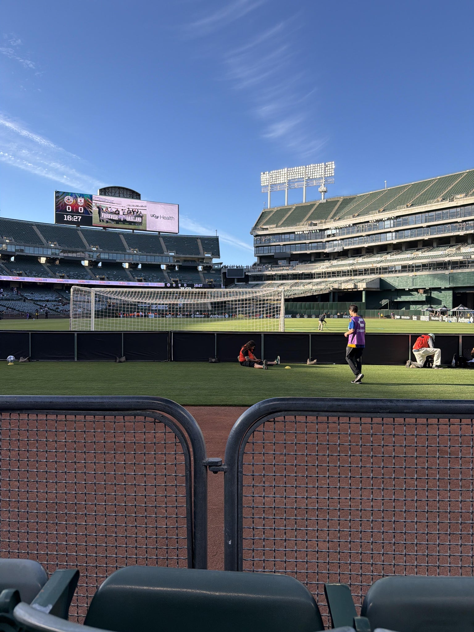 Vue réelle des fans prise de la Front 111 au site Oakland Coliseum par Maria P