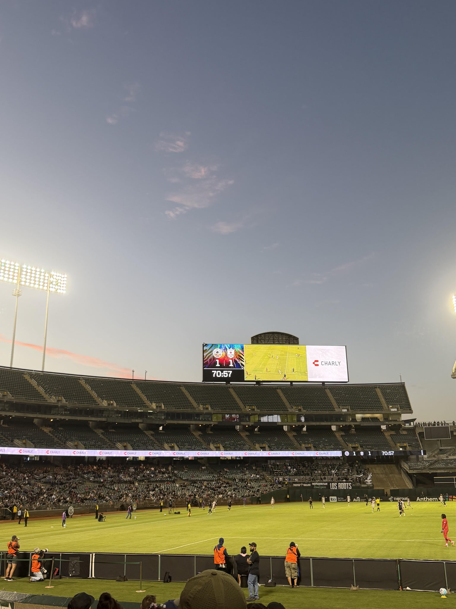 Vue réelle des fans prise de la Front 112 au site Oakland Coliseum par Alicia R