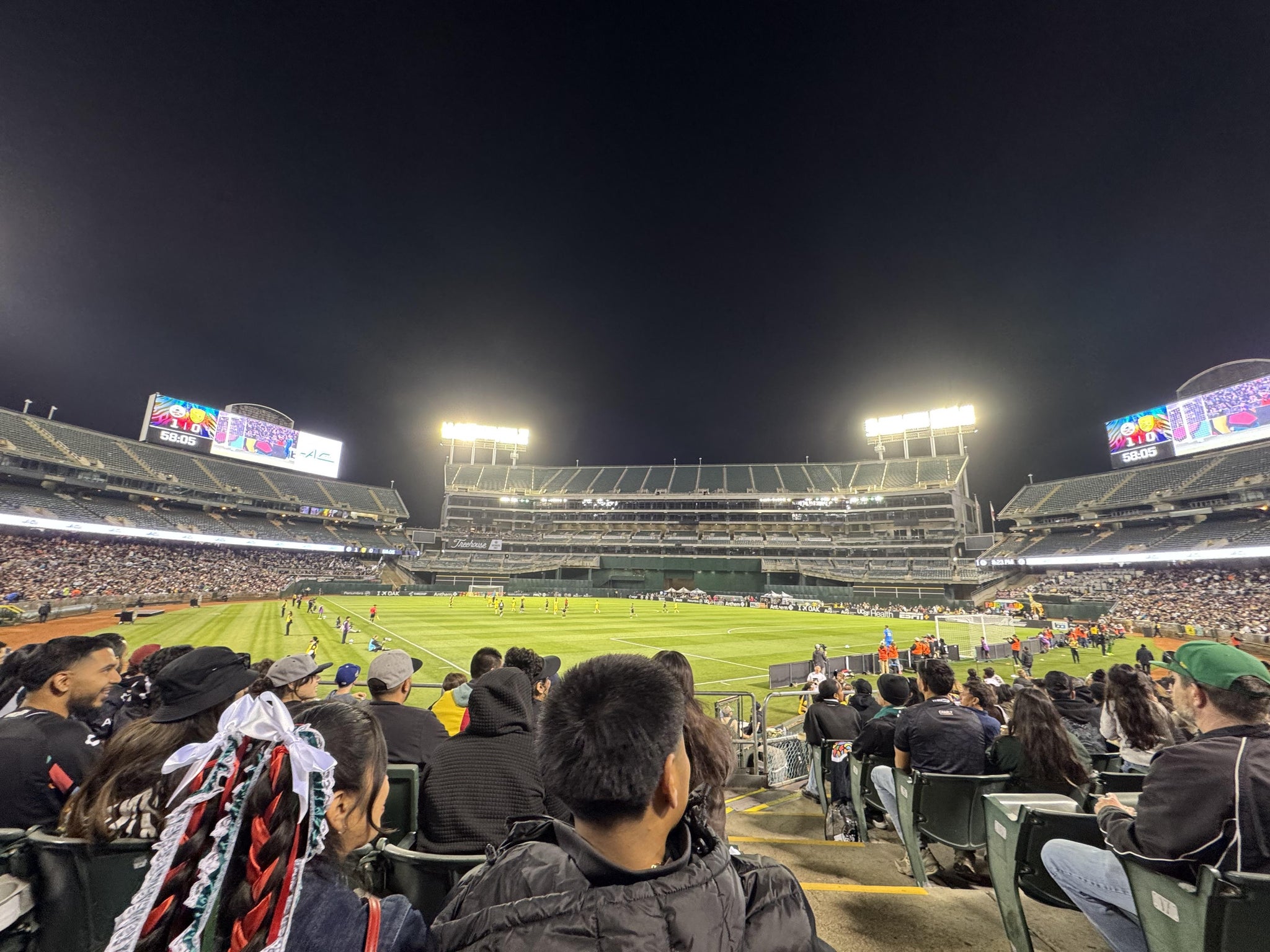 Vue réelle des fans prise de la Front 116 au site Oakland Coliseum par Matthew P