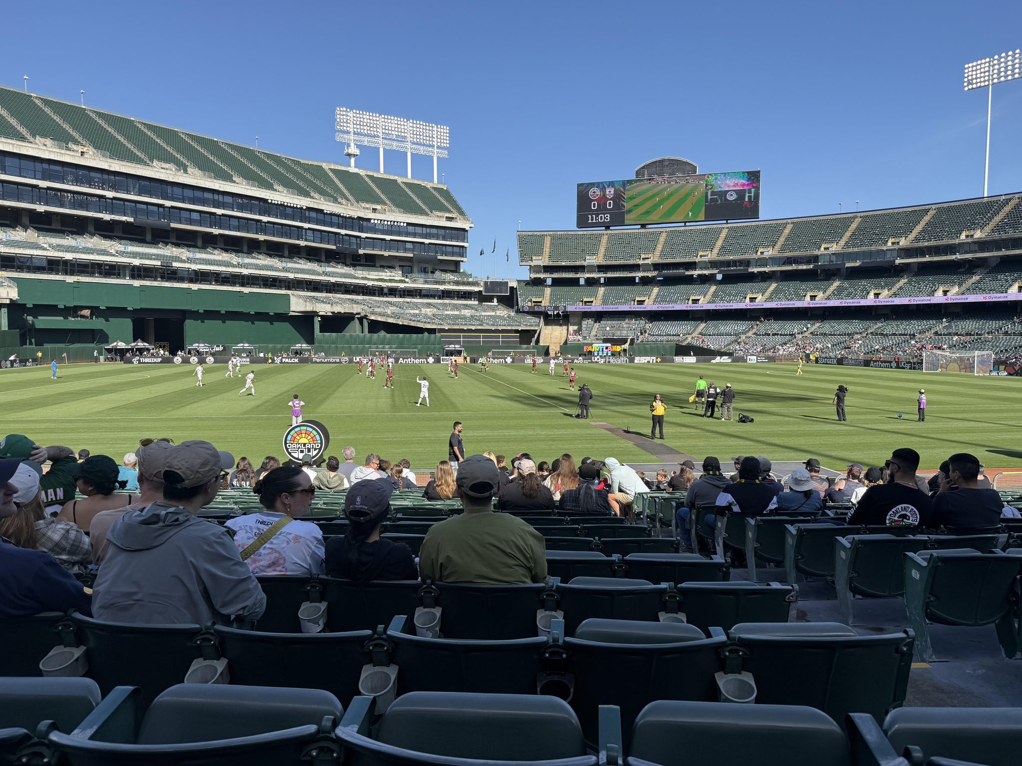 Vue réelle des fans prise de la Front 125 au site Oakland Coliseum par Zaved S
