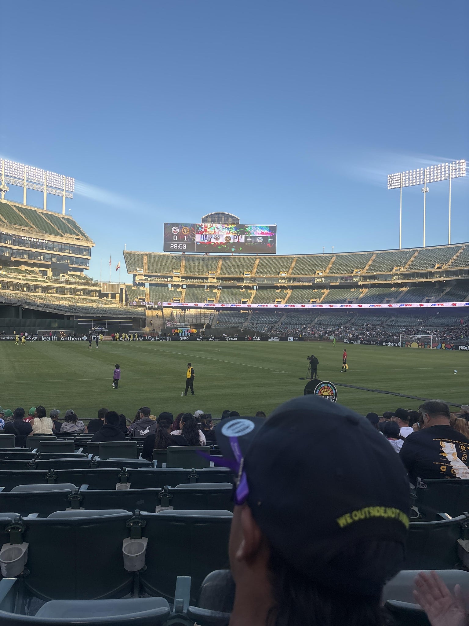 Vue réelle des fans prise de la Front 126 au site Oakland Coliseum par Andruw G
