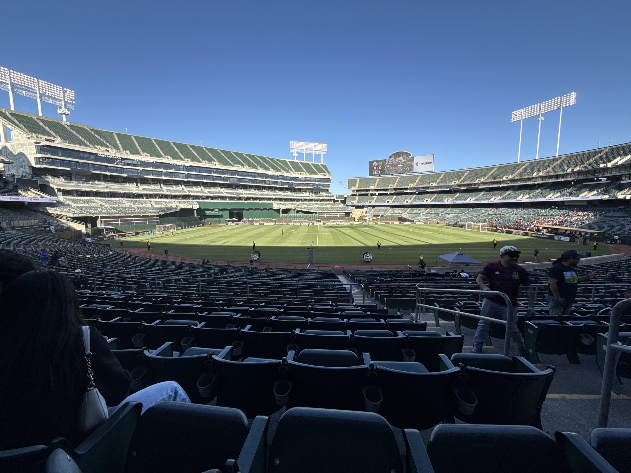 Vue réelle des fans prise de la Rear 124 au site Oakland Coliseum par Michelle B