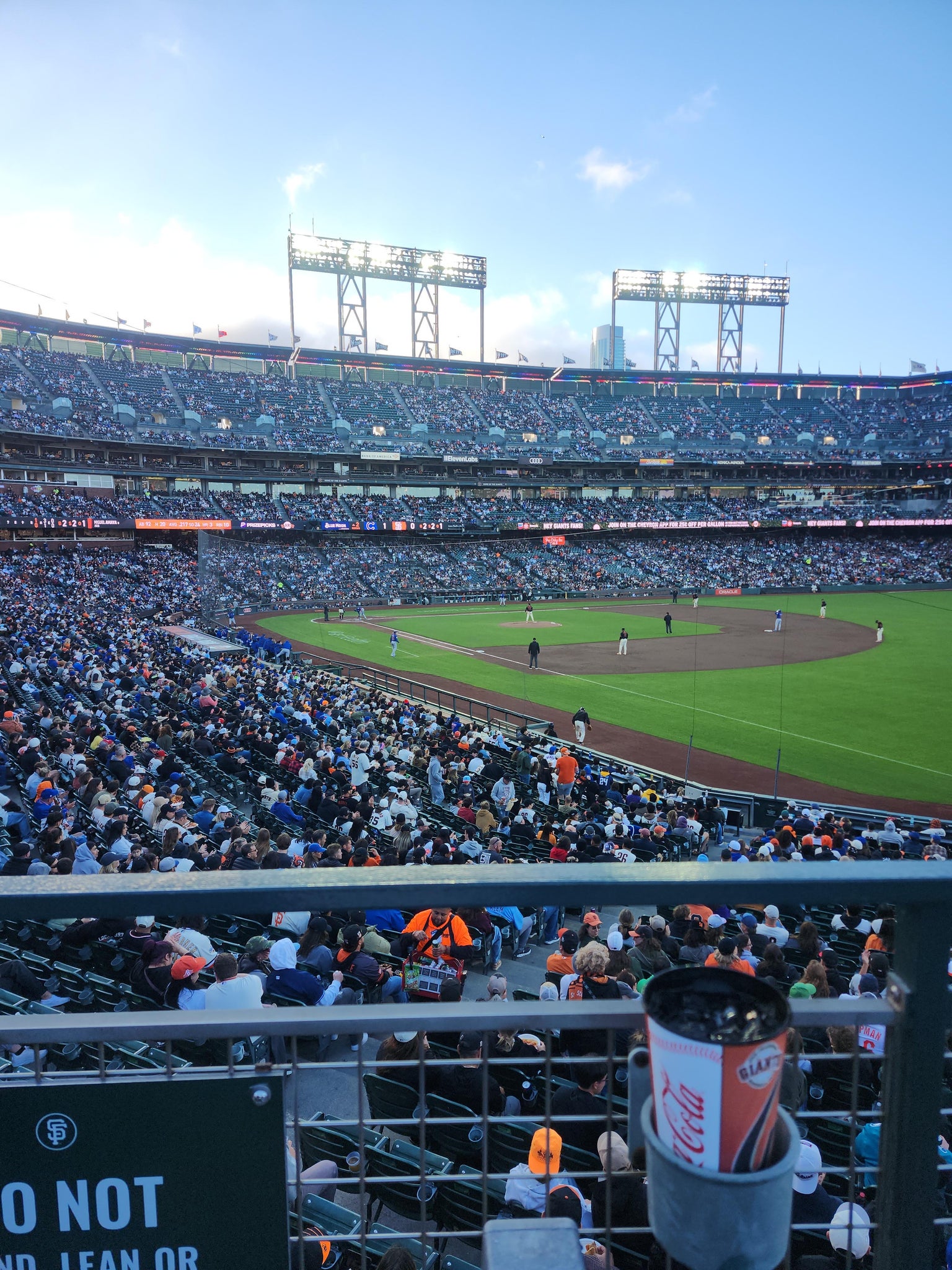 Vue réelle des fans prise de la Arcade 151 au site Oracle Park par Alicia M