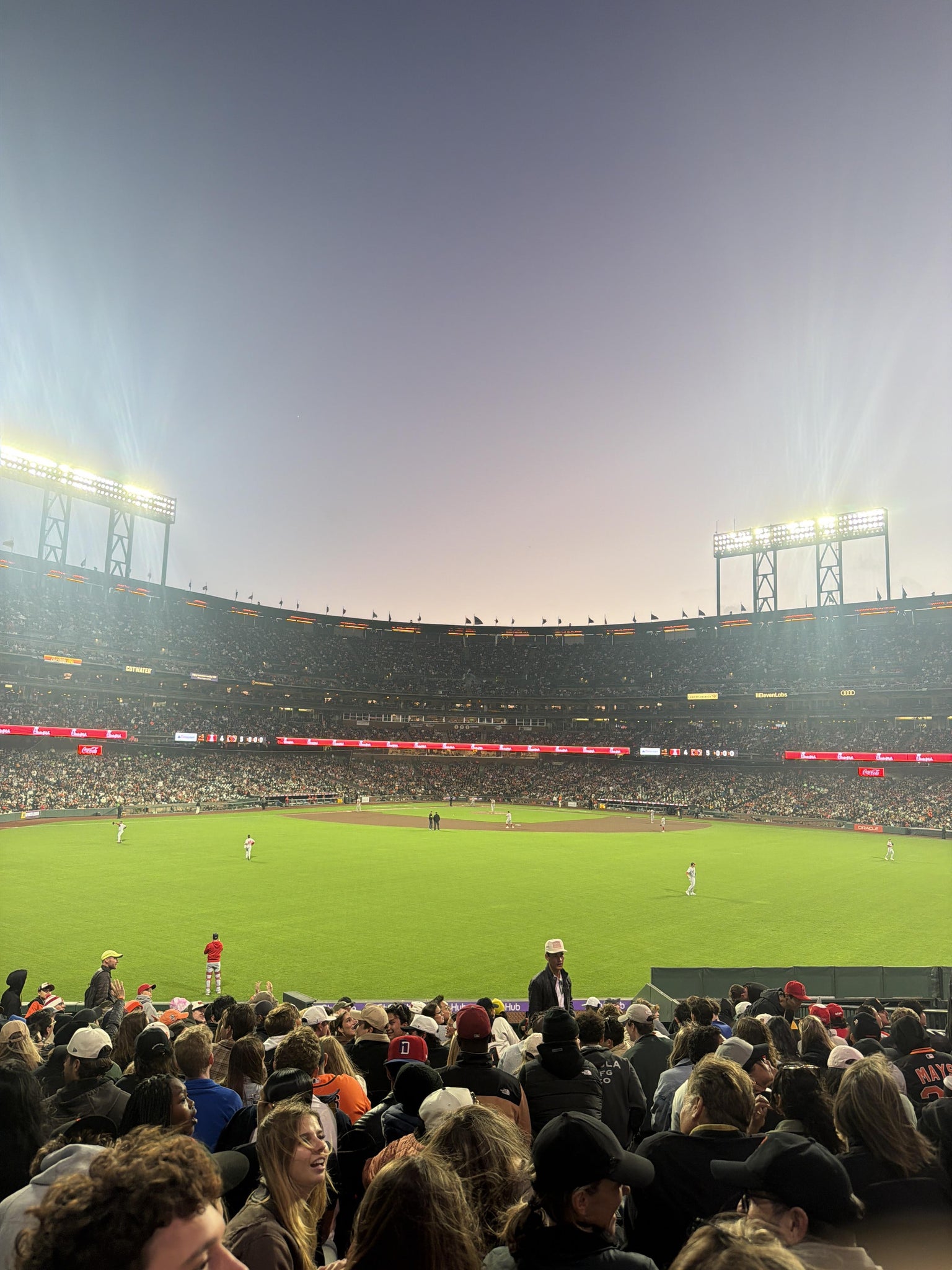 Vue réelle des fans prise de la Bleachers 143 au site Oracle Park par Chase B