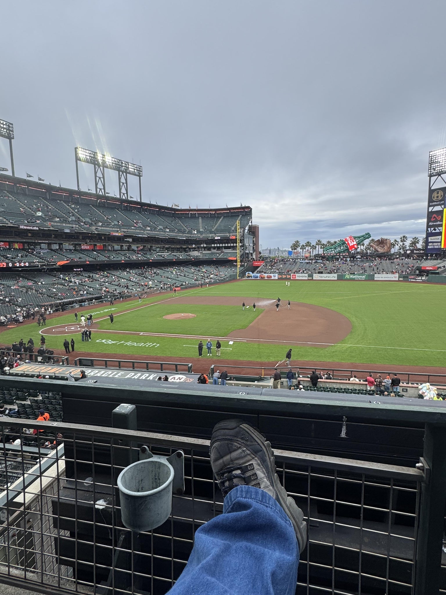 Vue réelle des fans prise de la Club Level 207 au site Oracle Park par Cory W