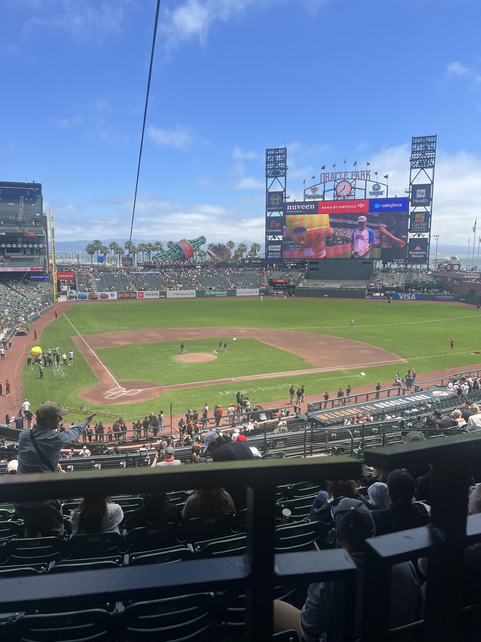 Vue réelle des fans prise de la Club Level 212 au site Oracle Park par Cheryl B