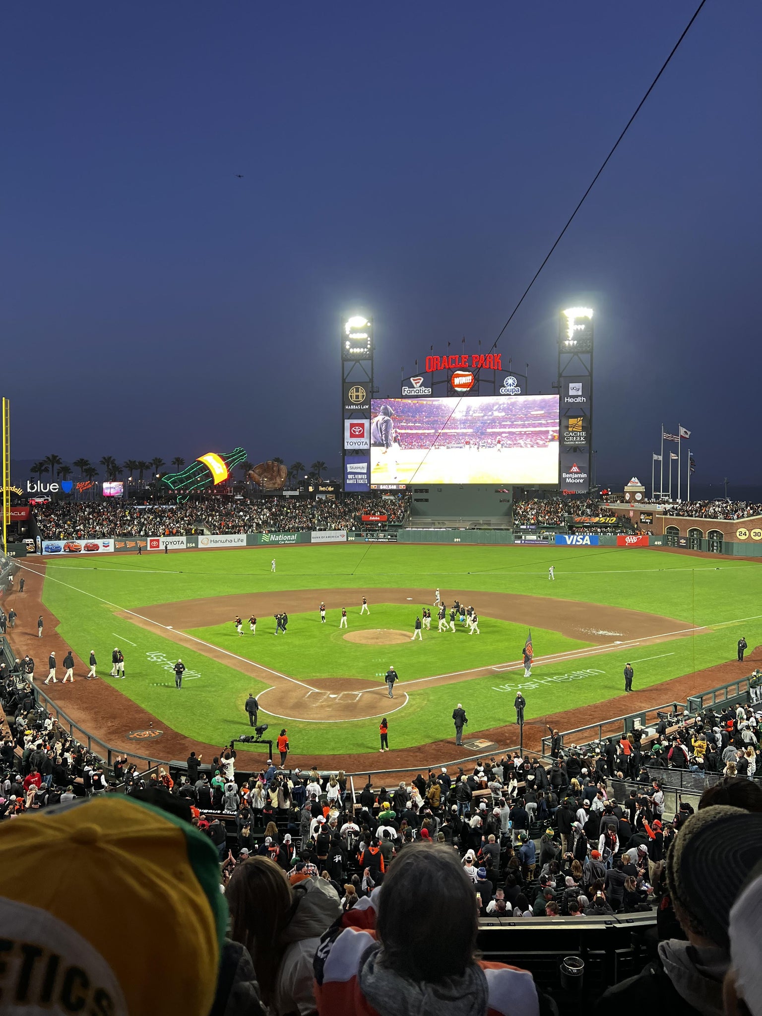 Vue réelle des fans prise de la Club Level 214 au site Oracle Park par Dario B