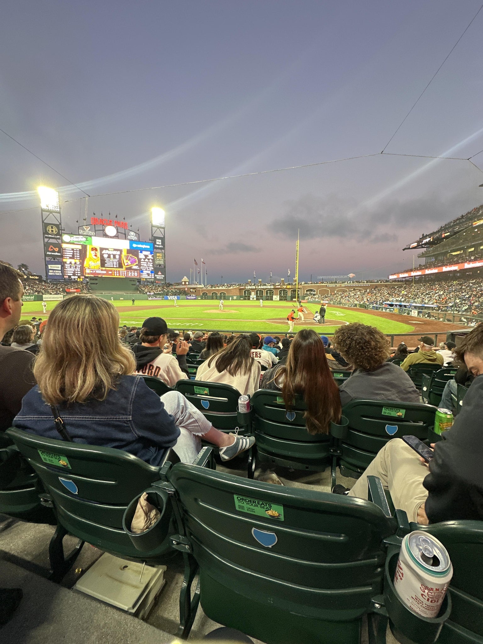 Vue réelle des fans prise de la Field Club 121 au site Oracle Park par Elizabeth H