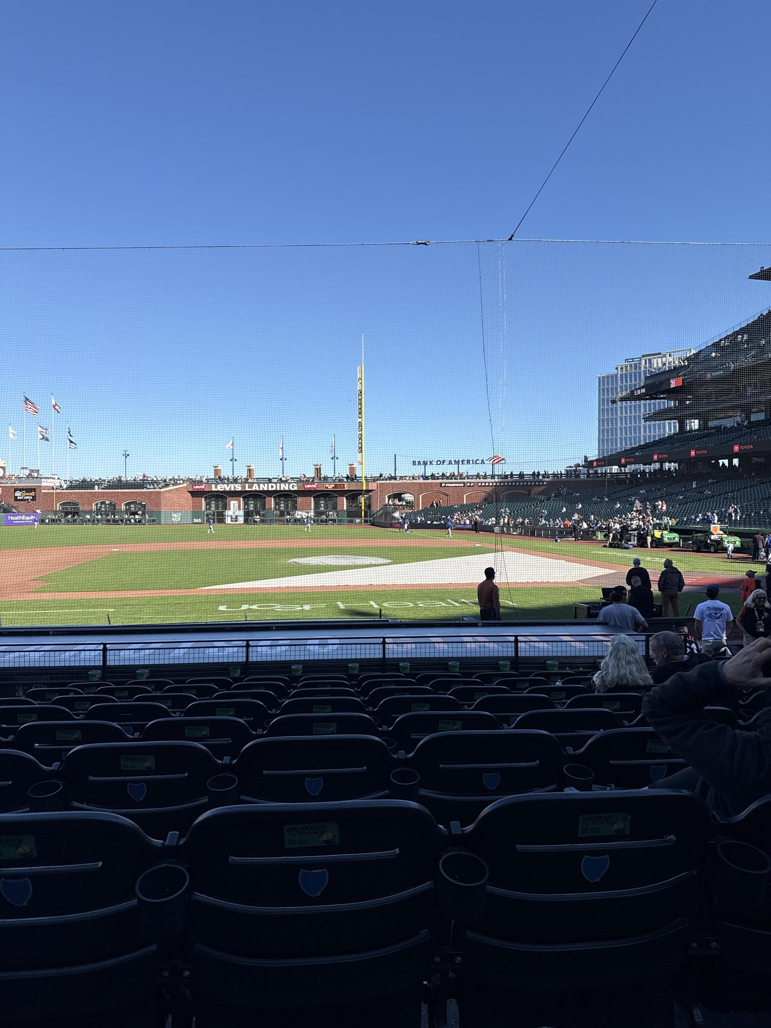 Vue réelle des fans prise de la Field Club 122 au site Oracle Park par Isaias R