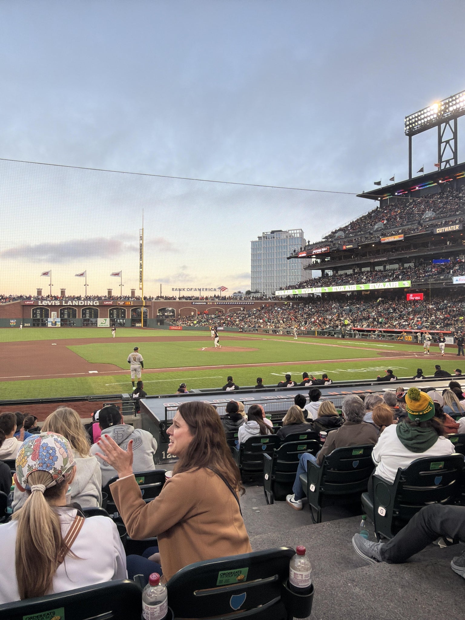Vue réelle des fans prise de la Field Club 124 au site Oracle Park par Alan H