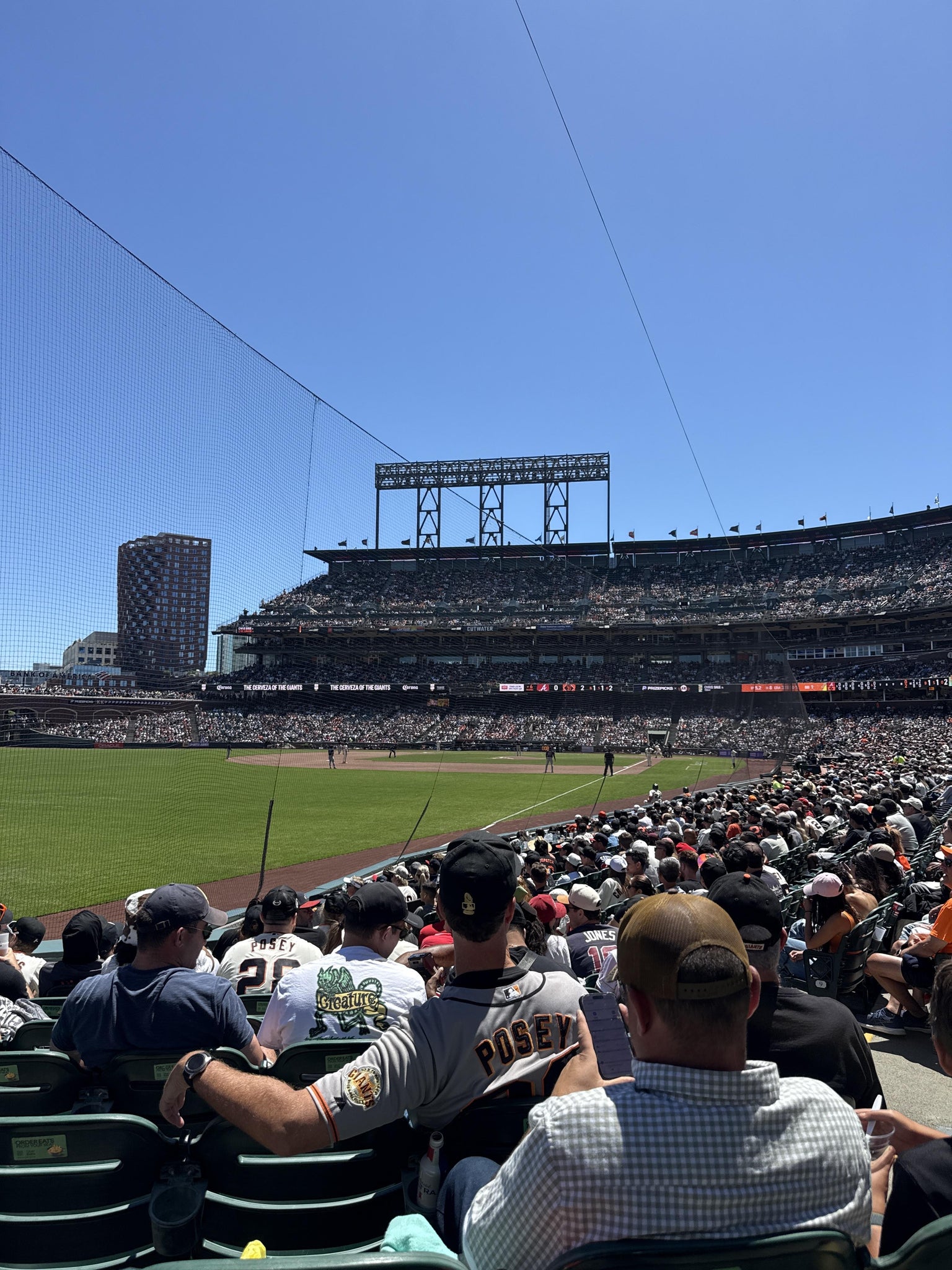 Vue réelle des fans prise de la Lower Box 135 au site Oracle Park par Brad M