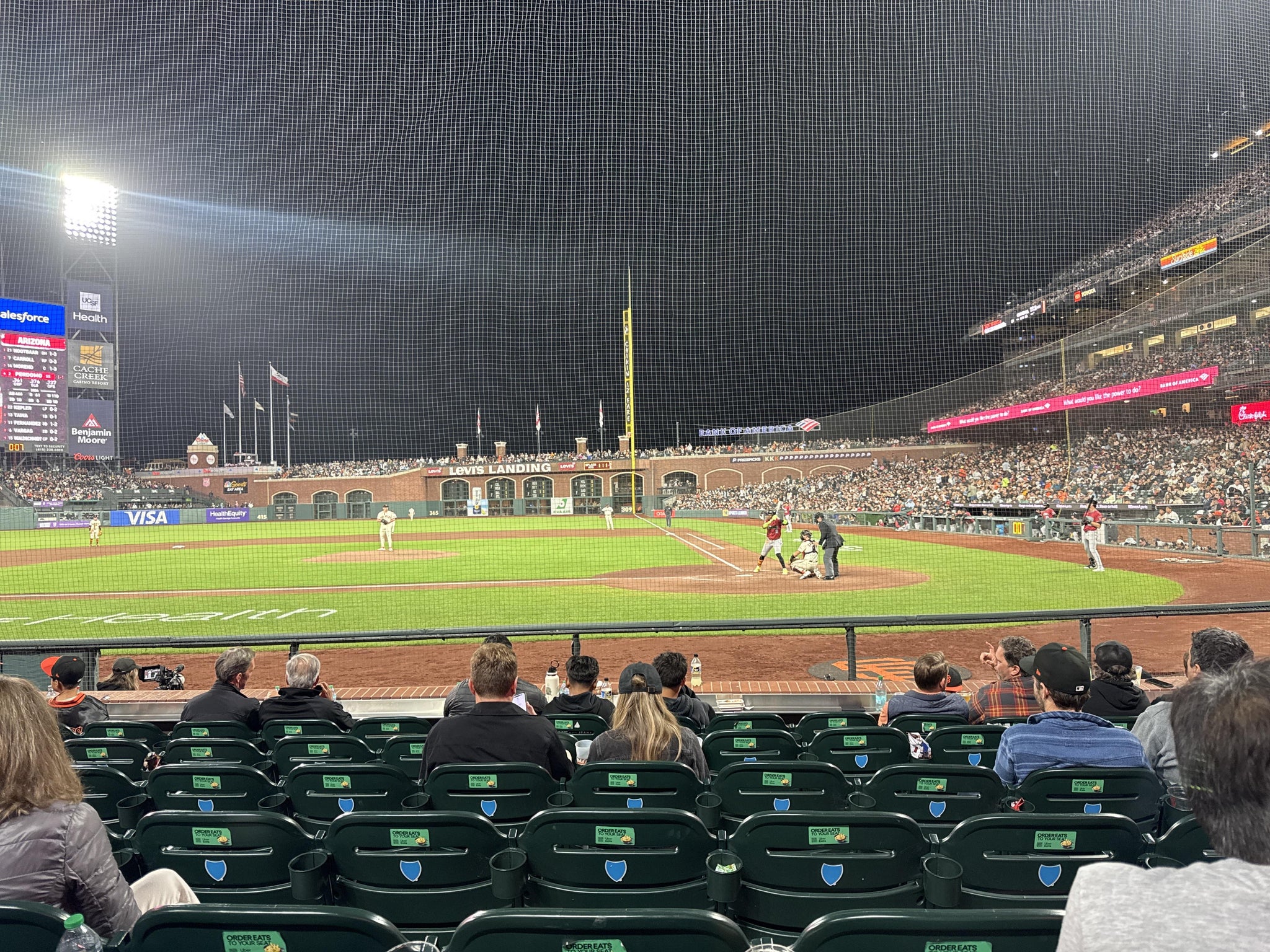 Vue réelle des fans prise de la Premium Field Club 121 au site Oracle Park par Anonymous User