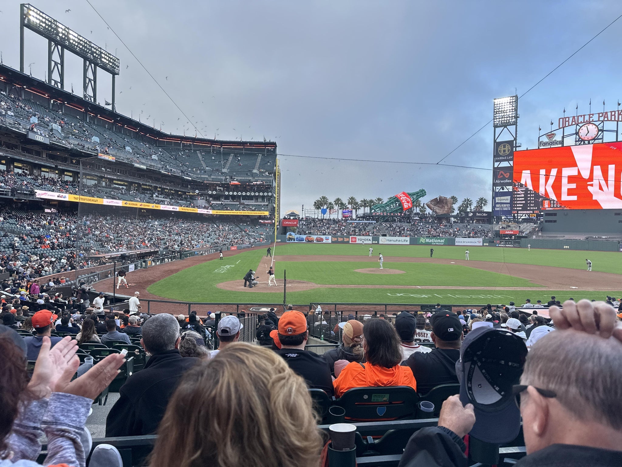 Vue réelle des fans prise de la Premium Lower Box 110 au site Oracle Park par Isidro P