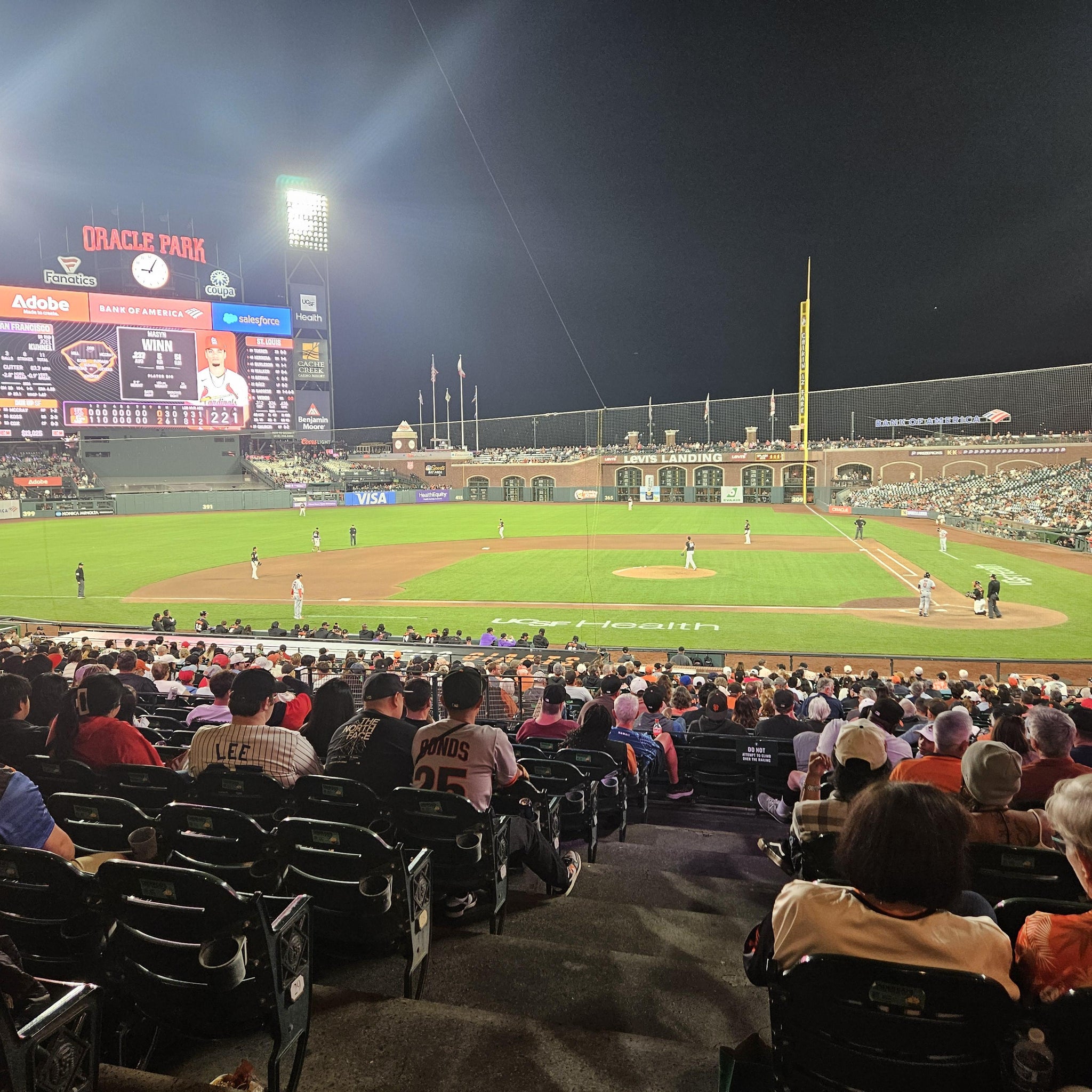 Vue réelle des fans prise de la Premium Lower Box 121 au site Oracle Park par James S