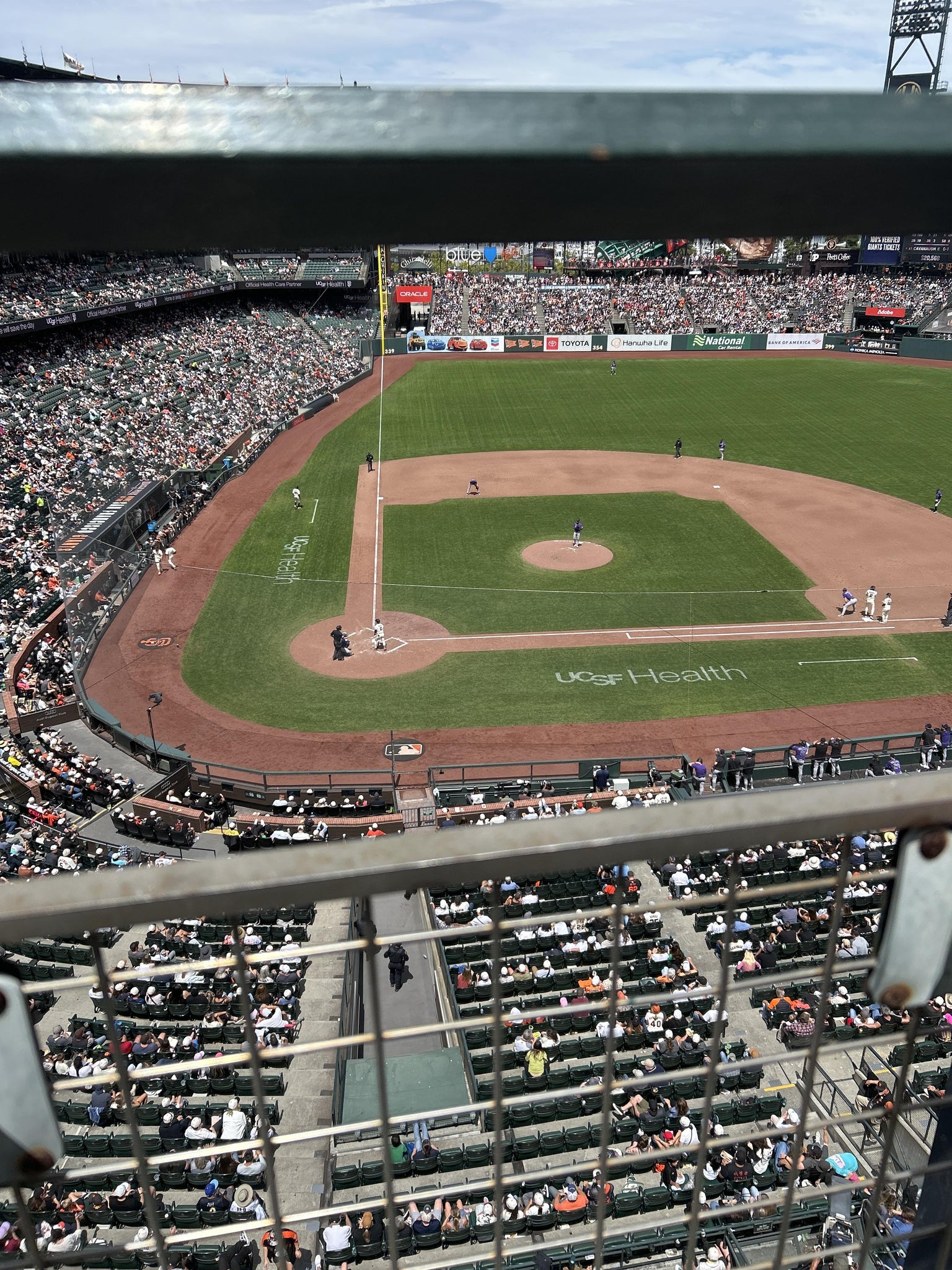 Vue réelle des fans prise de la View Box 311 au site Oracle Park par Christopher K