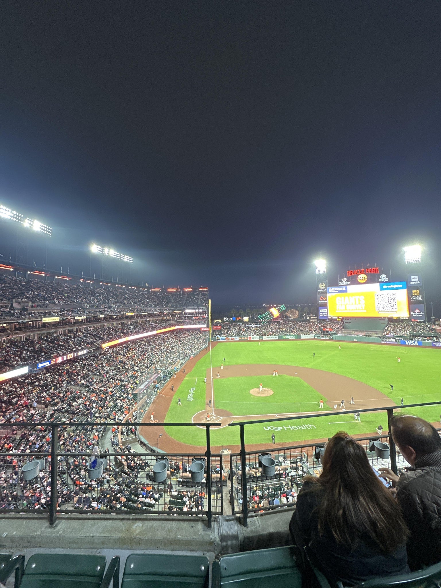 Vue réelle des fans prise de la View Box 311 au site Oracle Park par Brody P