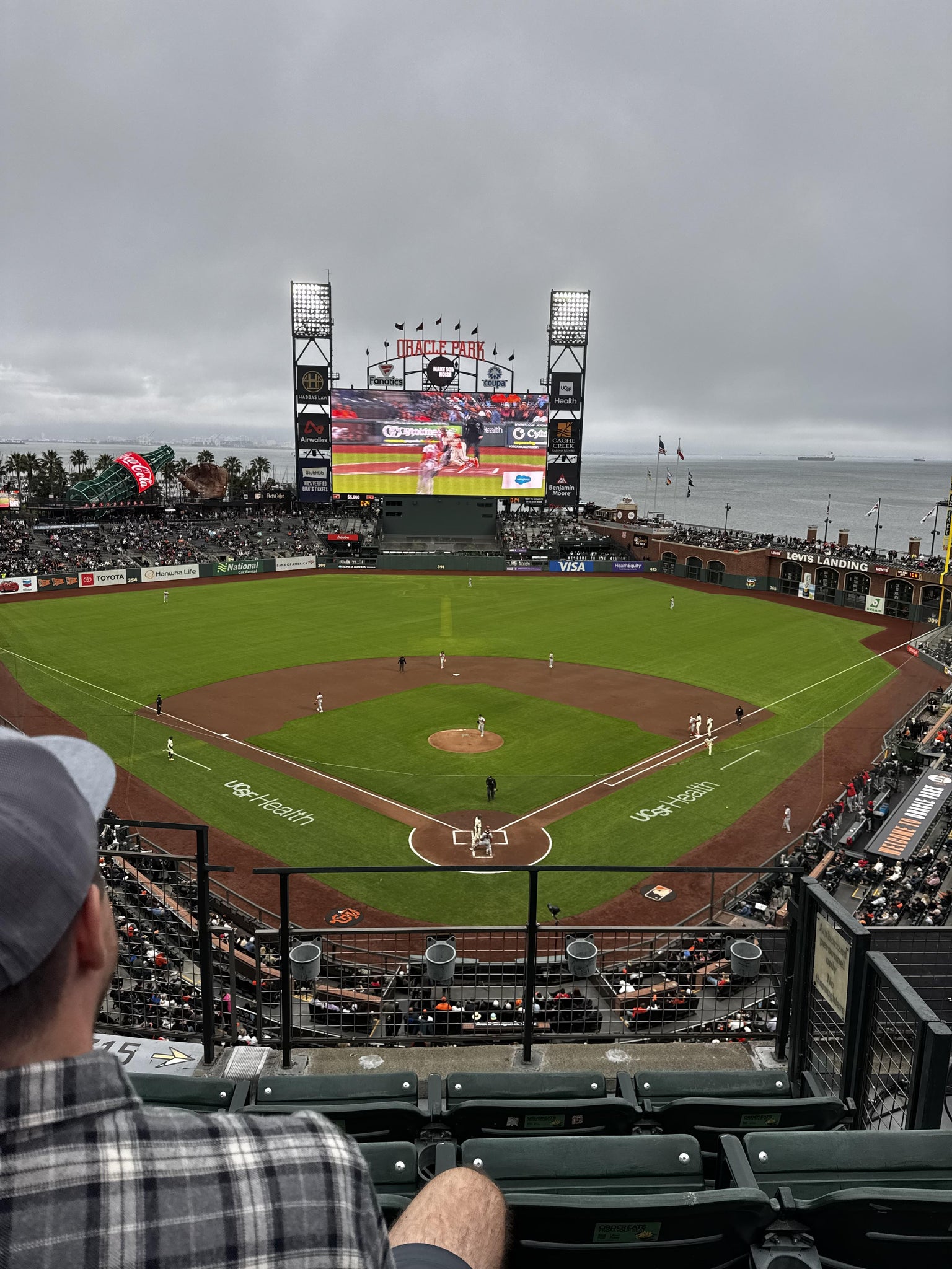 Vue réelle des fans prise de la View Box 315 au site Oracle Park par Dj M