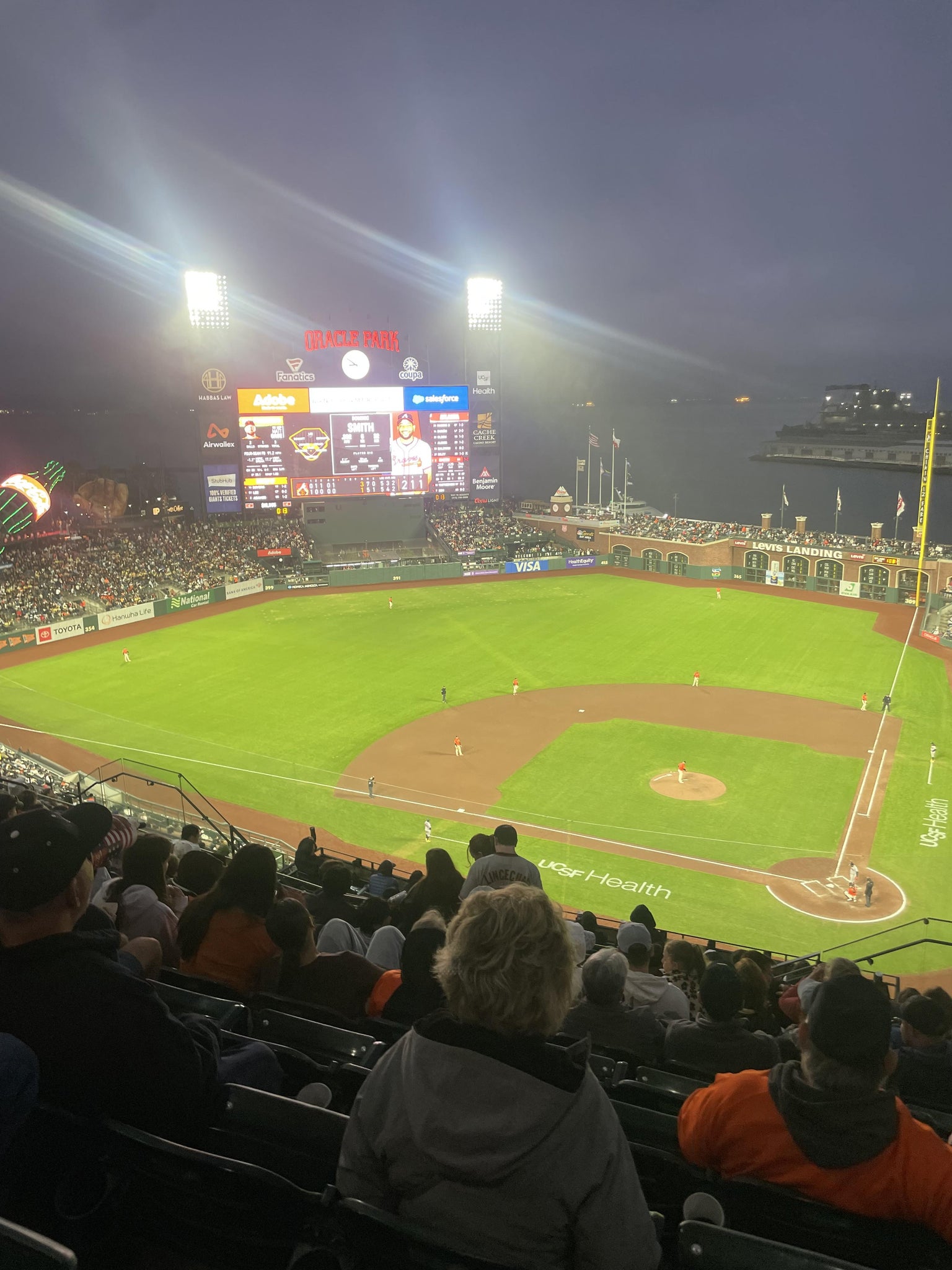 Vue réelle des fans prise de la View Reserved 320 au site Oracle Park par Amy L
