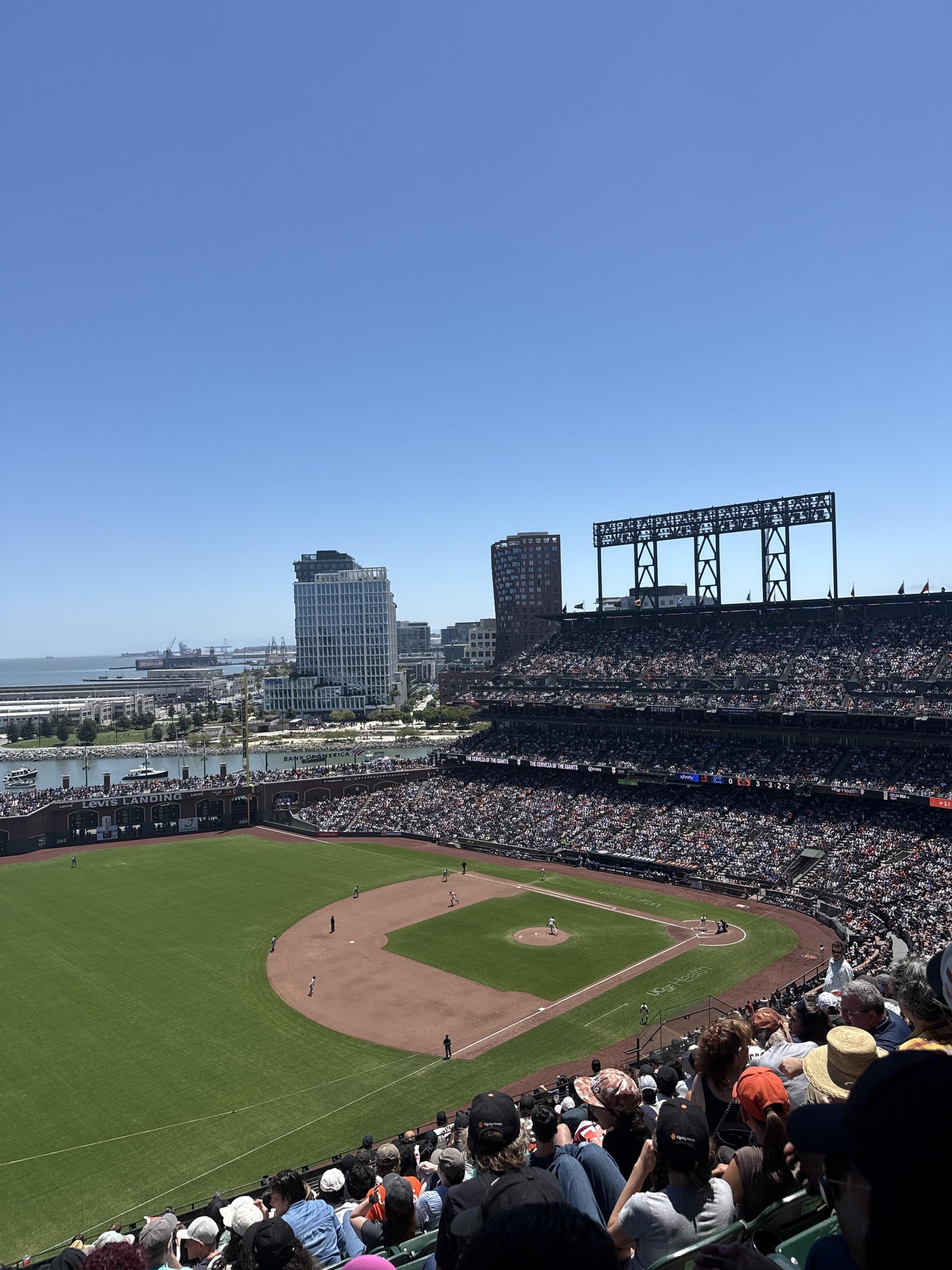 Vue réelle des fans prise de la View Reserved 328 au site Oracle Park par Apollo D