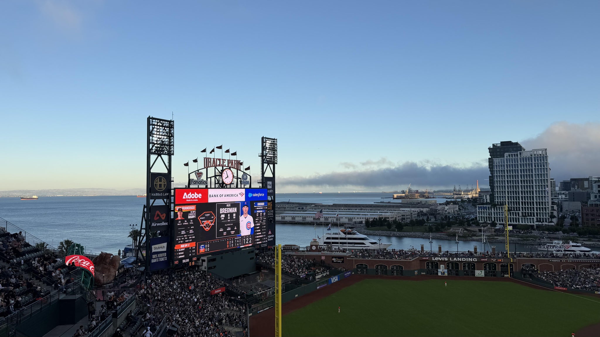 Vue réelle des fans prise de la View Reserved 331 au site Oracle Park par Eugenio daniel P