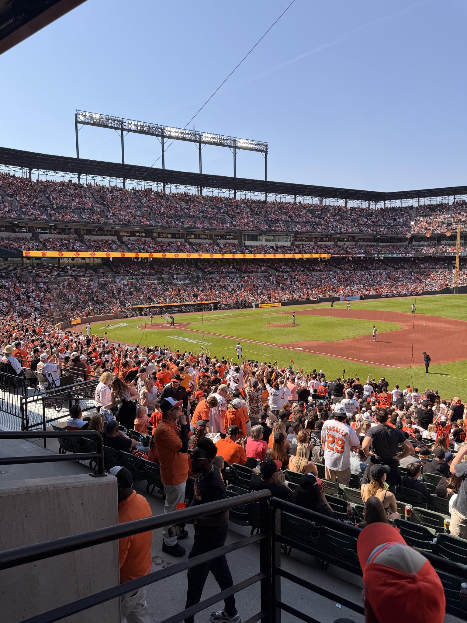 Vue réelle des fans prise de la Section 13 au site Oriole Park at Camden Yards par Nancy S