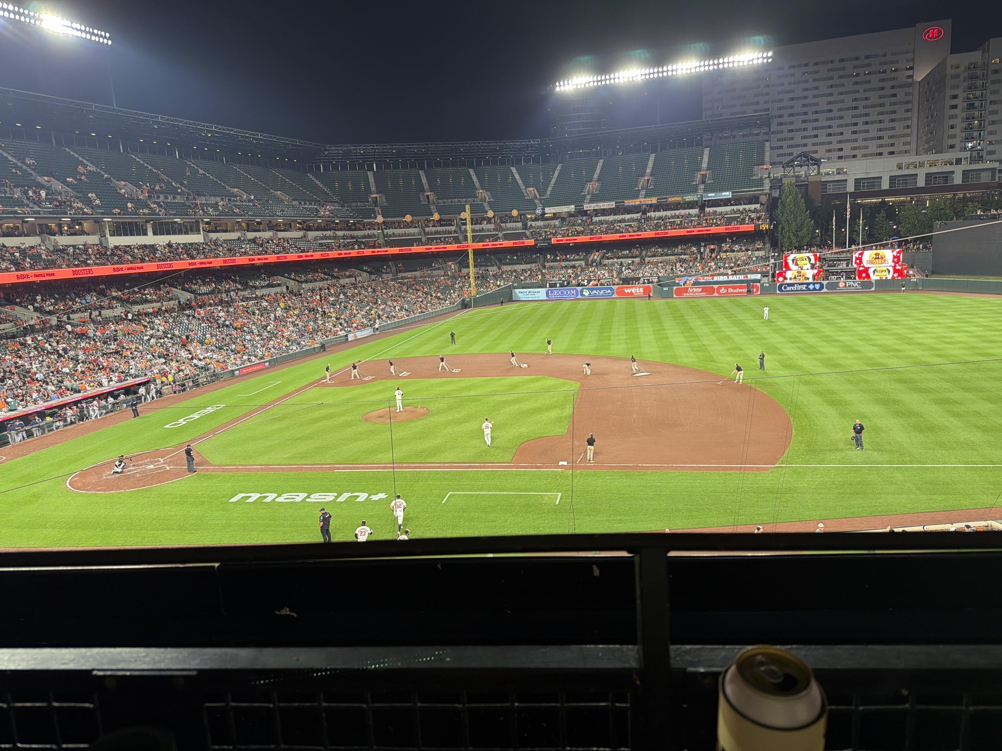Vue réelle des fans prise de la Section 220 au site Oriole Park at Camden Yards par Julie R