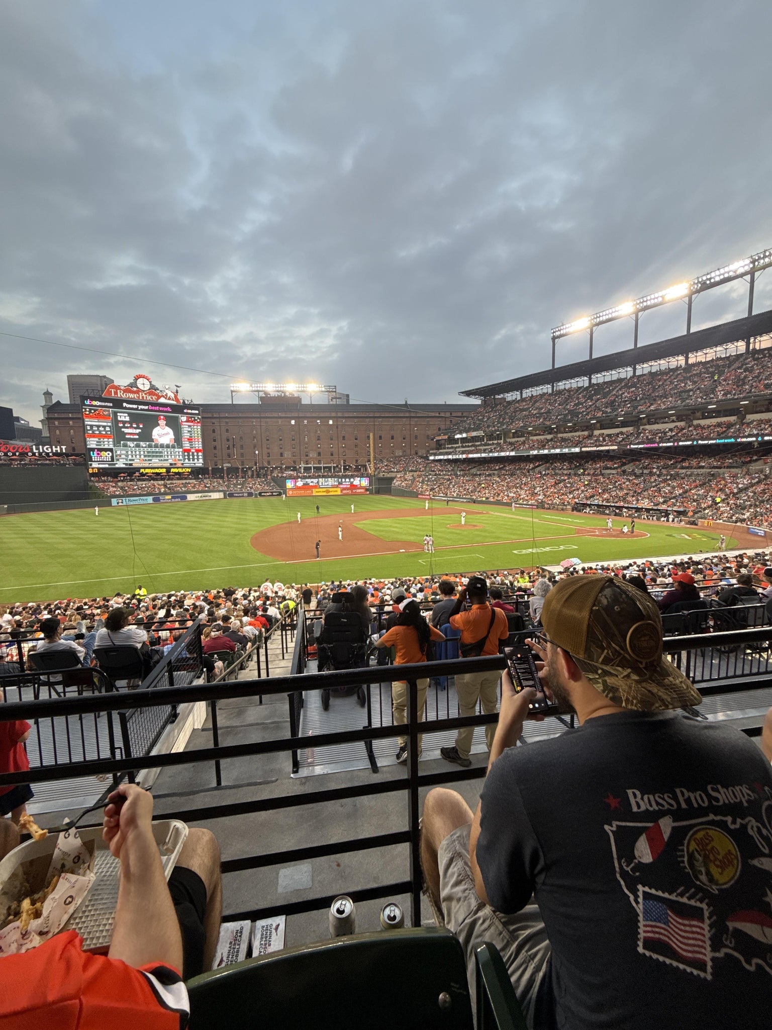 Vue réelle des fans prise de la Section 55 au site Oriole Park at Camden Yards par Ashley M