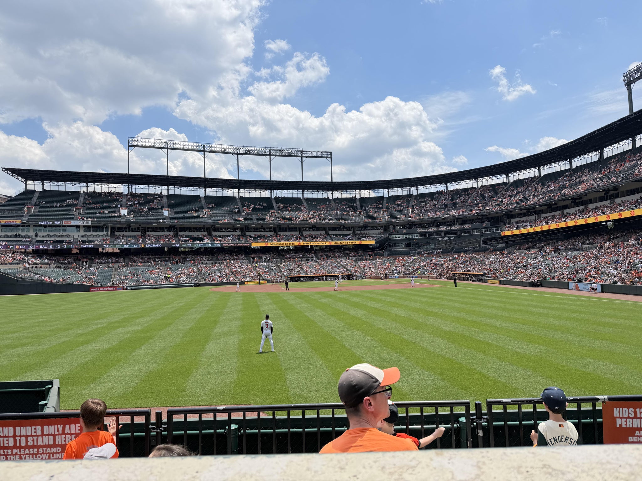 Vue réelle des fans prise de la Section 82 au site Oriole Park at Camden Yards par Josiah G