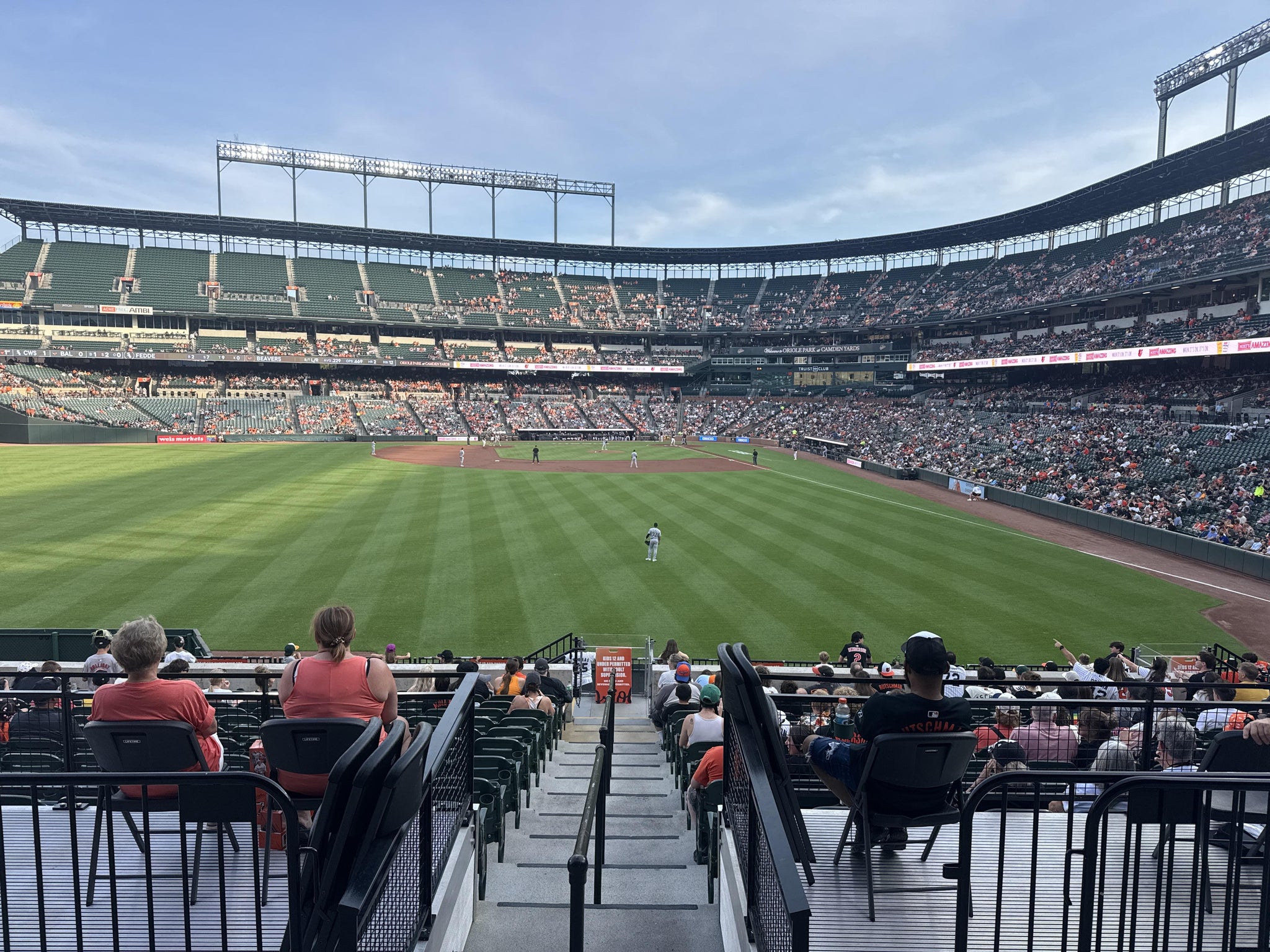 Vue réelle des fans prise de la Section 83 au site Oriole Park at Camden Yards par Ryan W