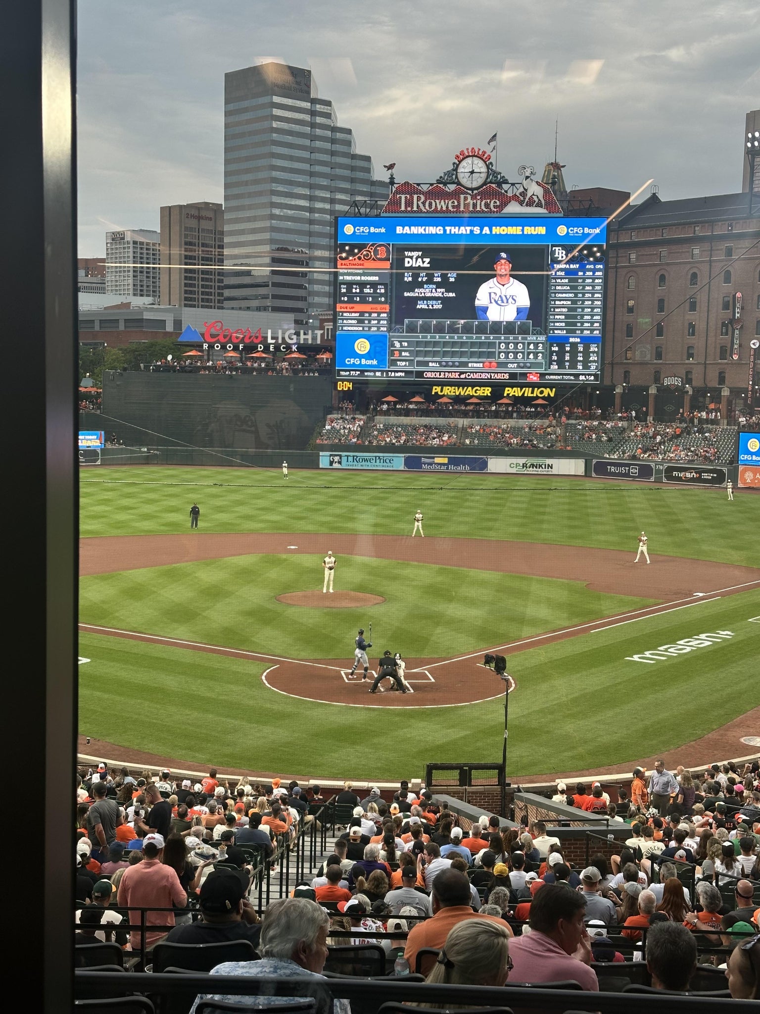 Vue réelle des fans prise de la Premium Club 37 au site Oriole Park at Camden Yards par Mark J