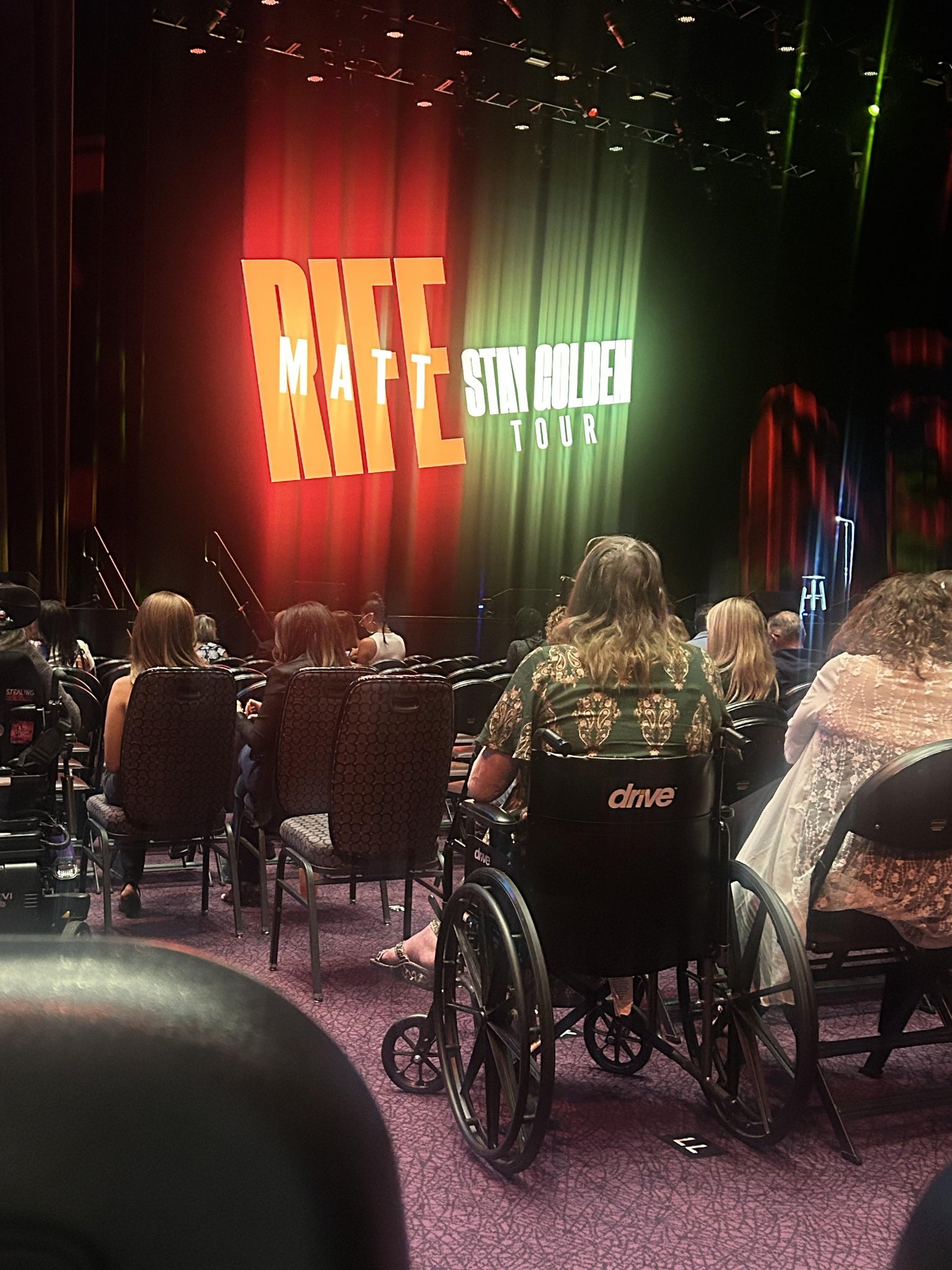 Vue réelle des fans prise de la Section 106 au site Ovation Hall at Ocean Resort Casino par Kelly B
