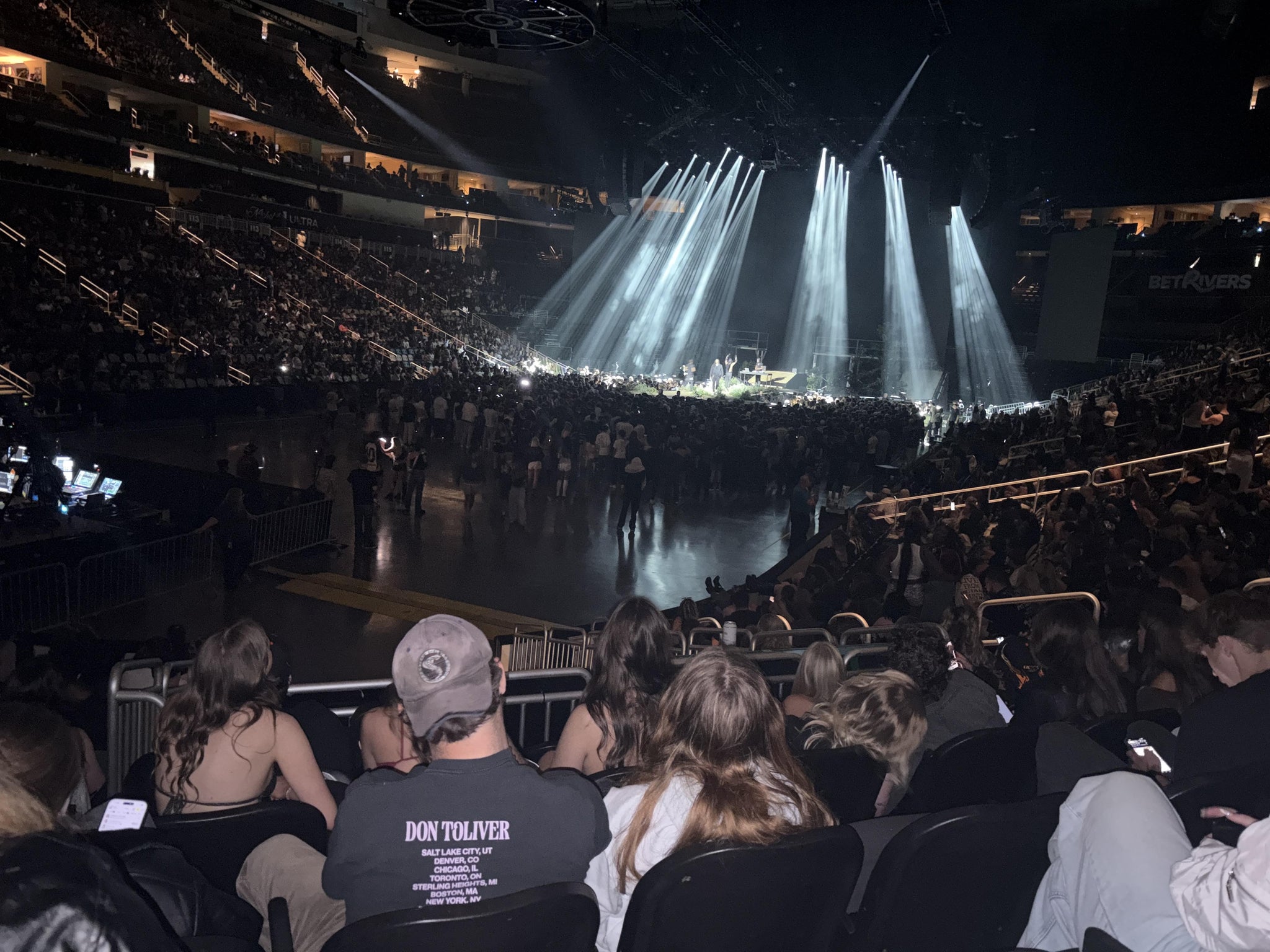 Vue réelle des fans prise de la Section 105 au site PPG Paints Arena par Conrad J