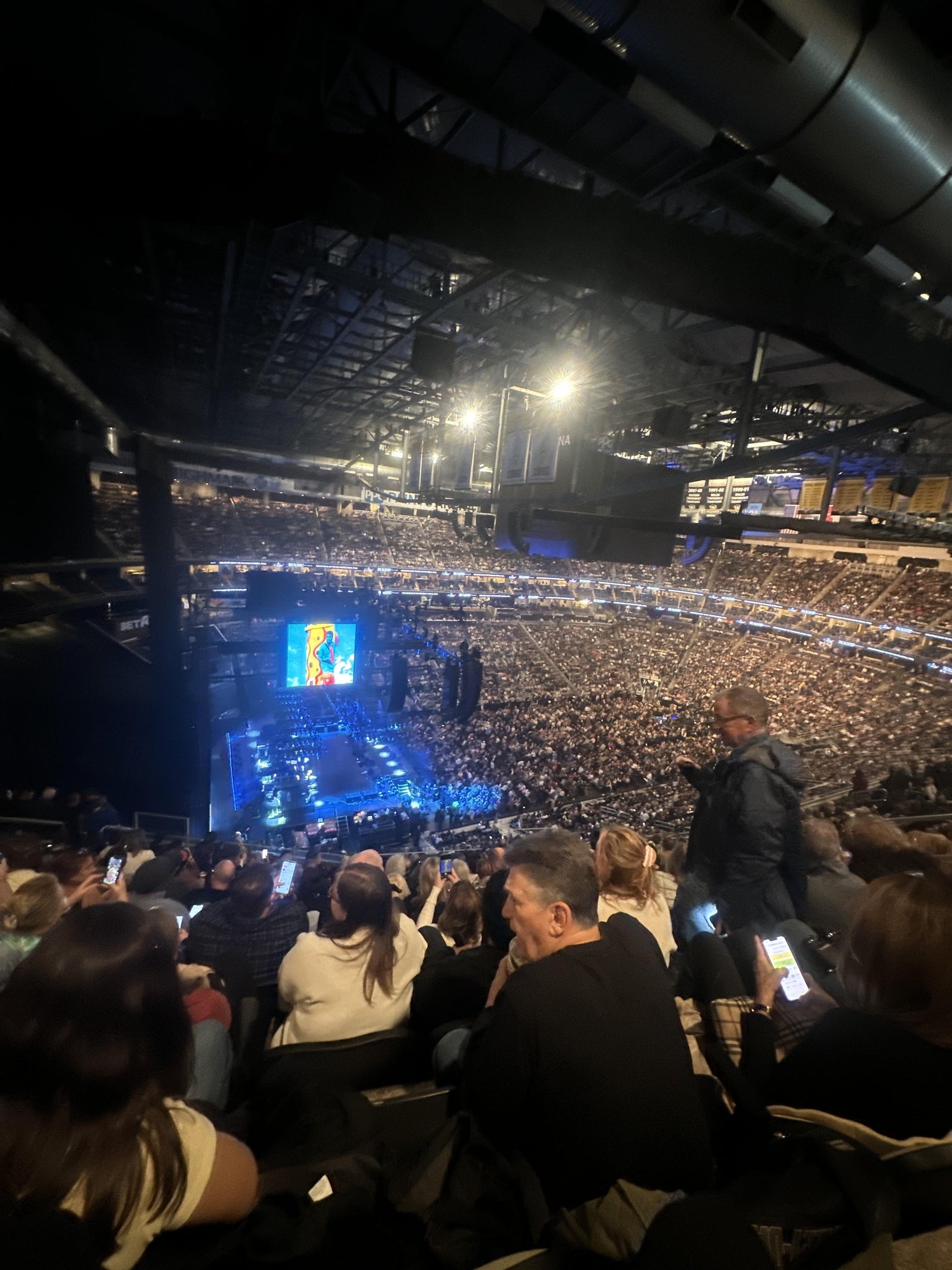 Vue réelle des fans prise de la Section 223 au site PPG Paints Arena par Jayden F