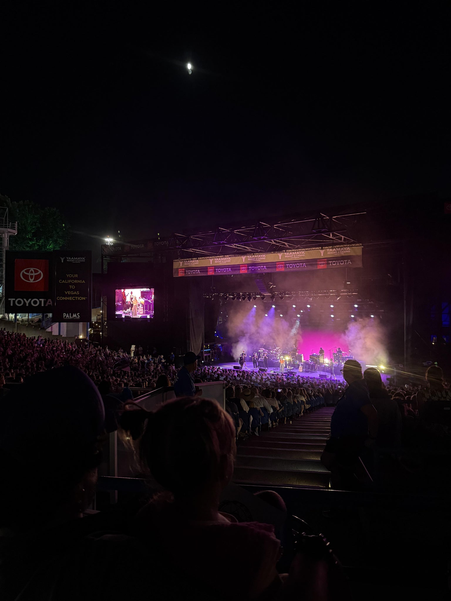 Vue réelle des fans prise de la Section 7 au site Pacific Amphitheatre par Mackenzie B