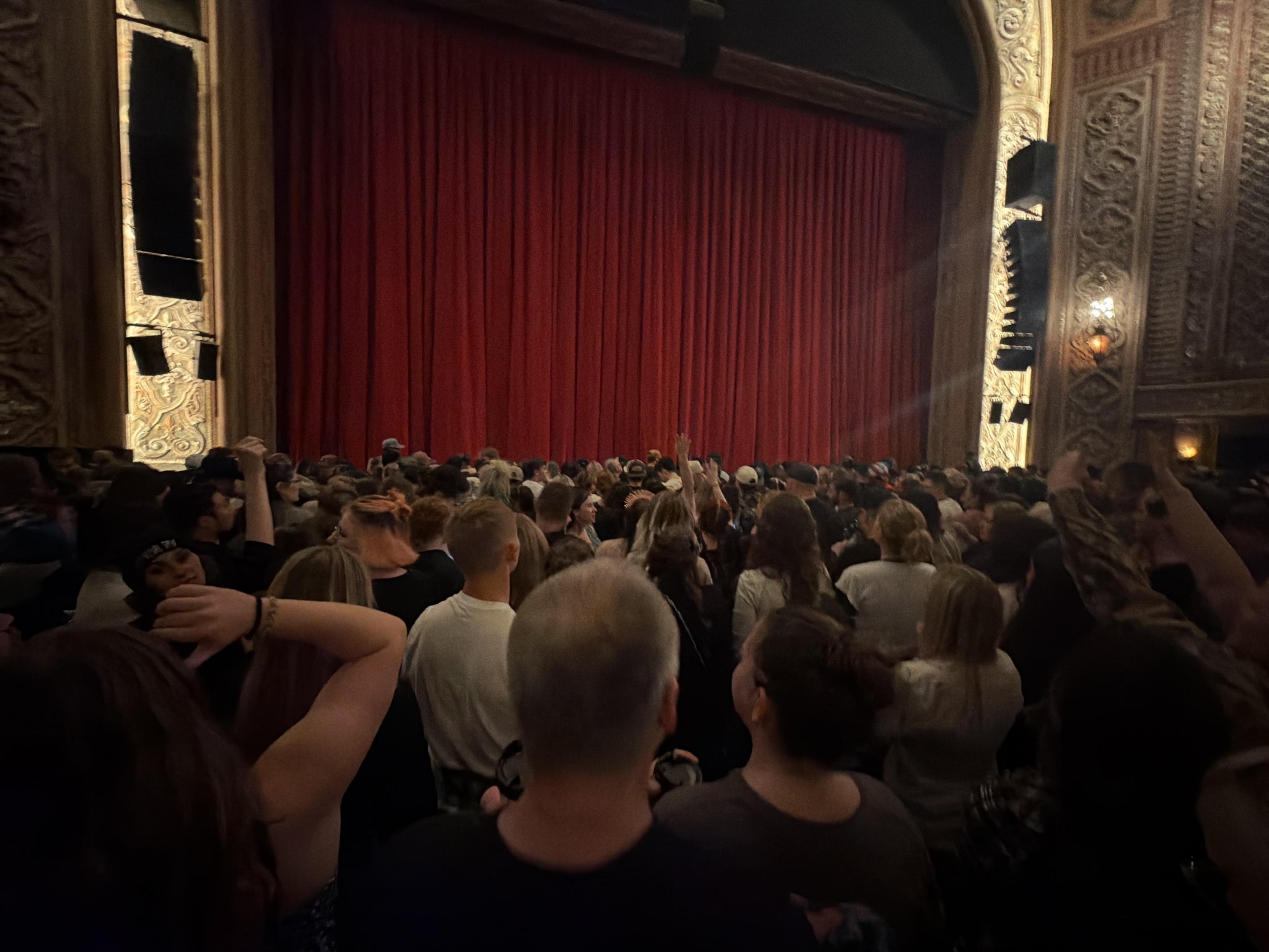 Vue réelle des fans prise de la Main Floor 3 au site Paramount Theatre - WA par Hayden W
