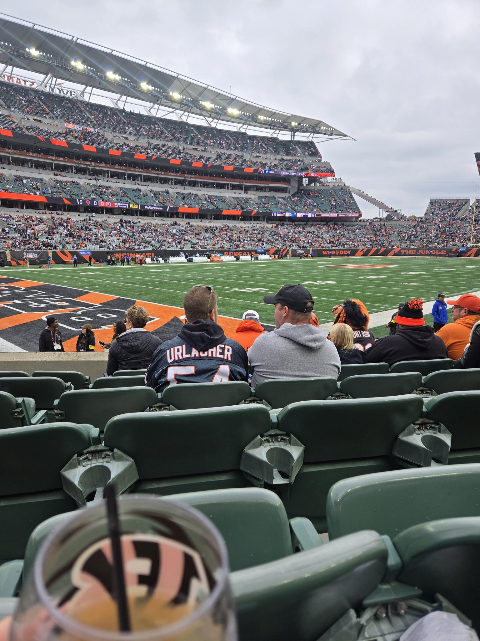 Vue réelle des fans prise de la Section 118 au site Paycor Stadium par Loretta R